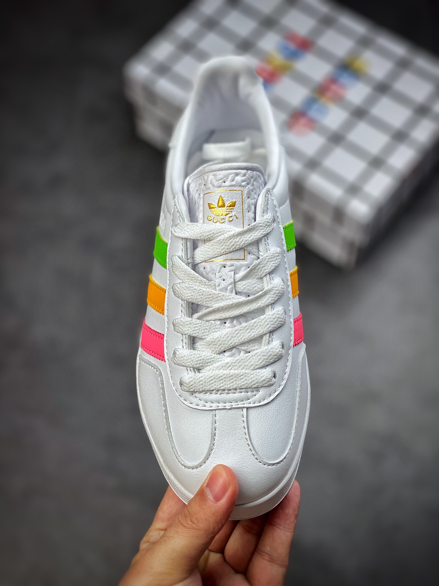 Adidas x GUCCI heavyweight co-branded clover logo and iconic three poles are design elements to combine it with the exclusive GUCCI