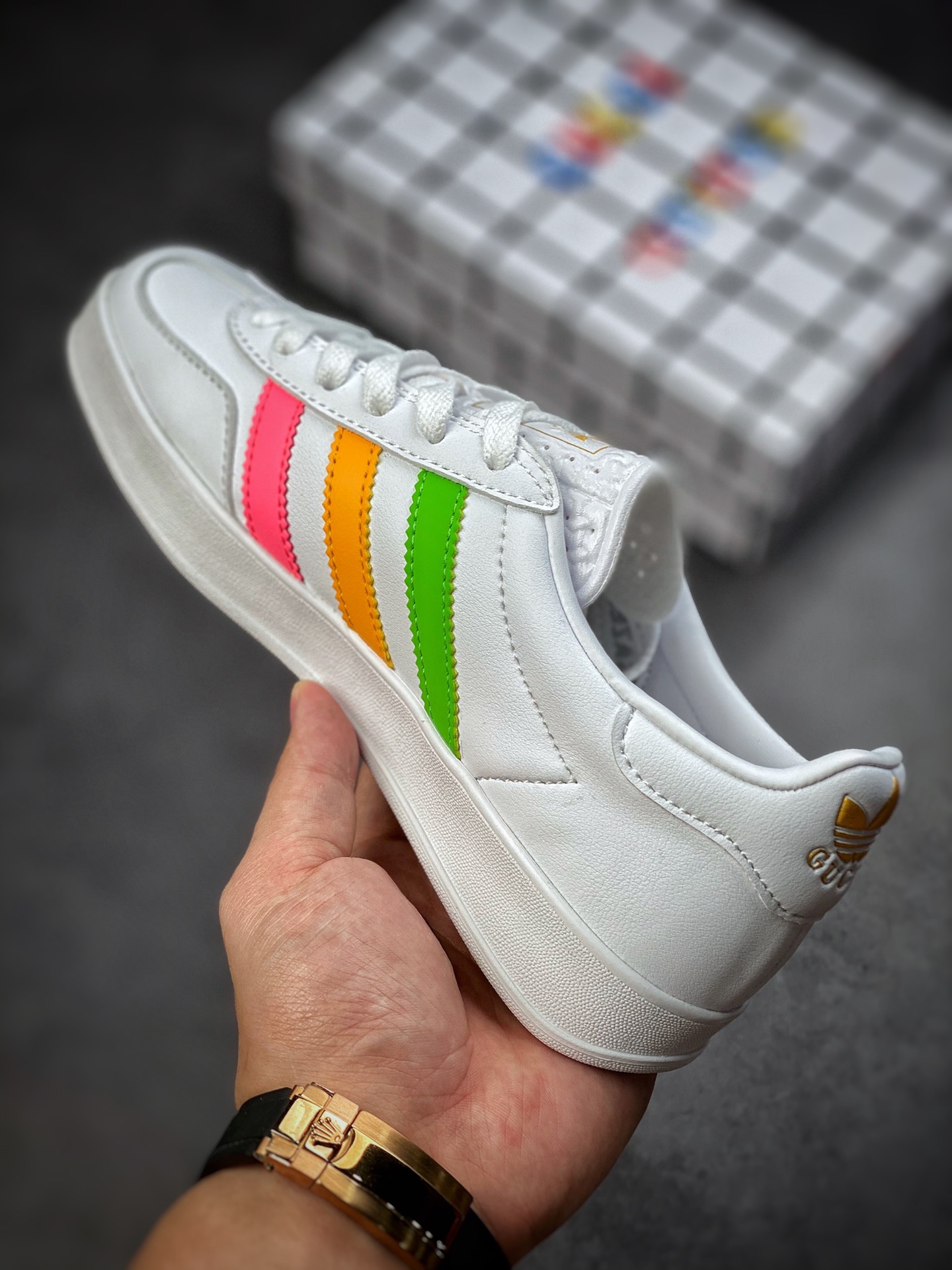 Adidas x GUCCI heavyweight co-branded clover logo and iconic three poles are design elements to combine it with the exclusive GUCCI