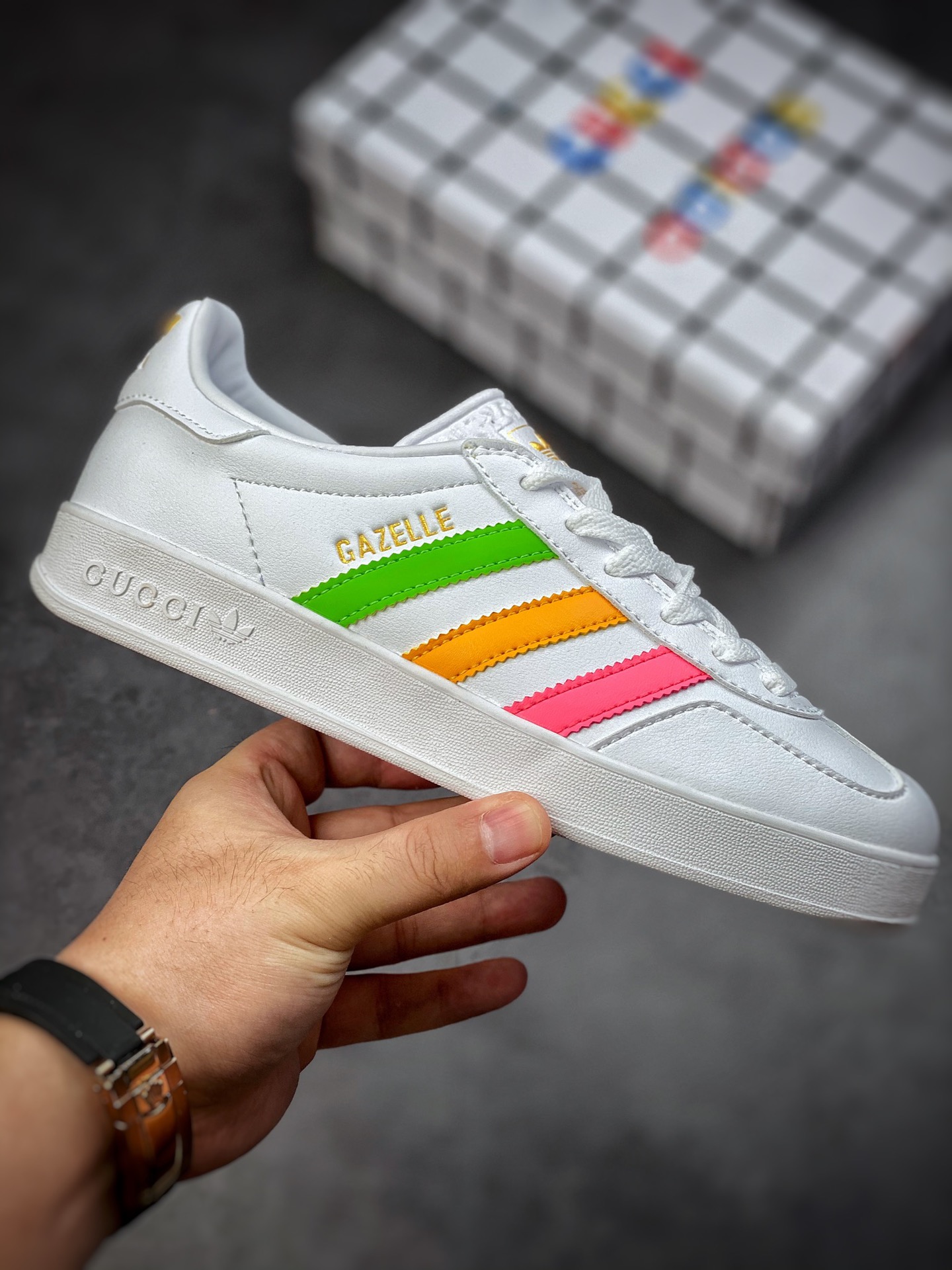 Adidas x GUCCI heavyweight co-branded clover logo and iconic three poles are design elements to combine it with the exclusive GUCCI