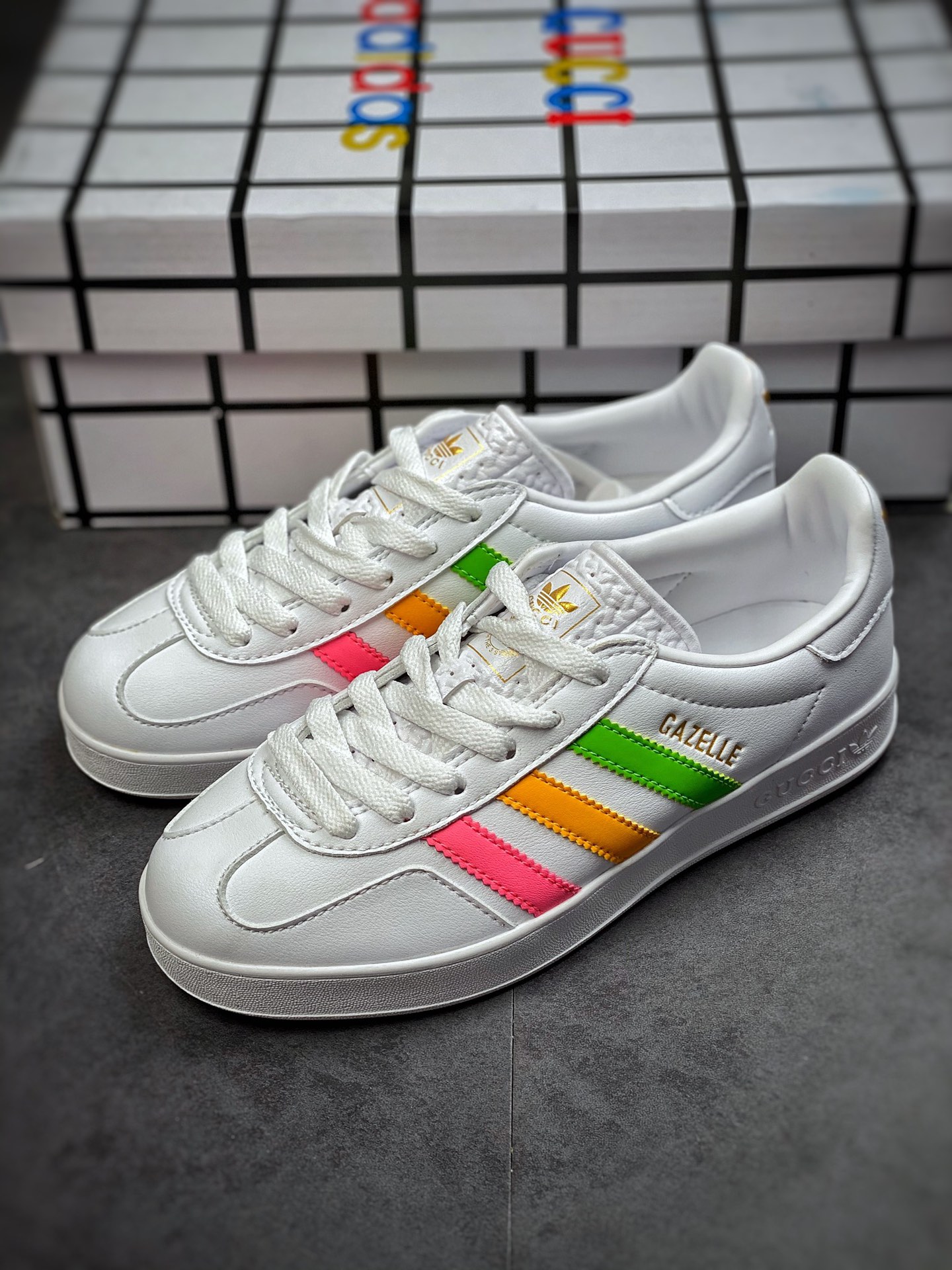 Adidas x GUCCI heavyweight co-branded clover logo and iconic three poles are design elements to combine it with the exclusive GUCCI