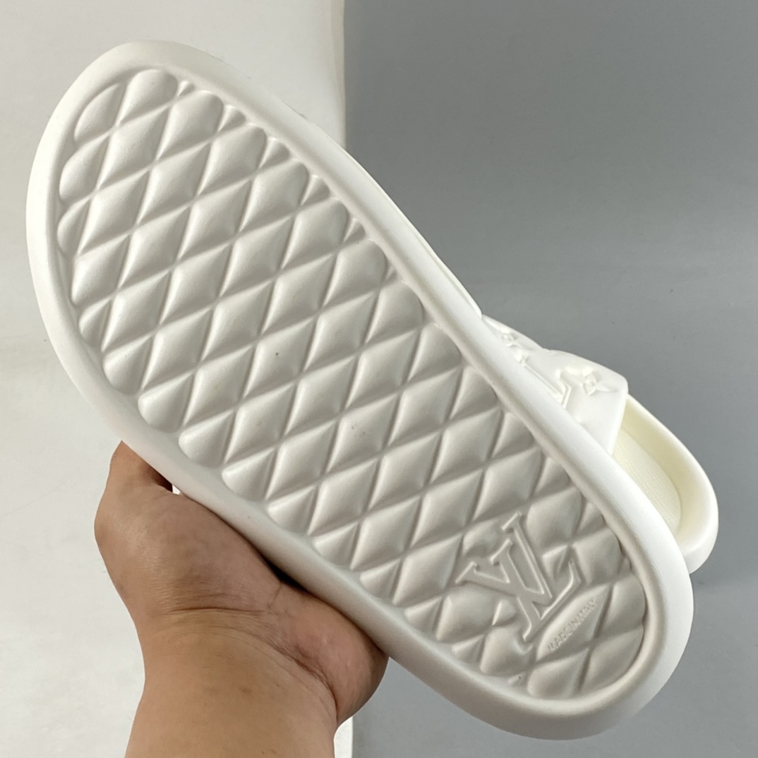 French luxury brand LVLouis Vuitton Waterfront ”Monogram” Beach Series Pool Beach Sandals ”All White Embossed LV Presbyopia” 1A9FK3