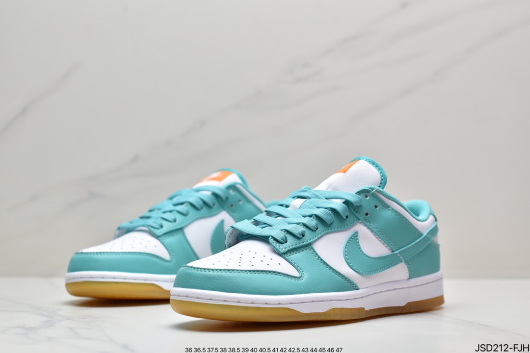 NIKE DUNK SB LOW PRO SB TL Dunk SB as the name suggests has the classic Dunk bloodline DV2190-100