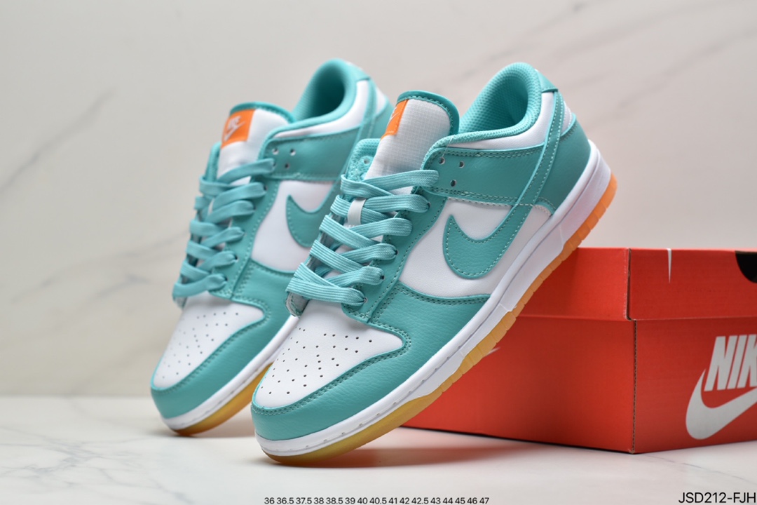 NIKE DUNK SB LOW PRO SB TL Dunk SB as the name suggests has the classic Dunk bloodline DV2190-100