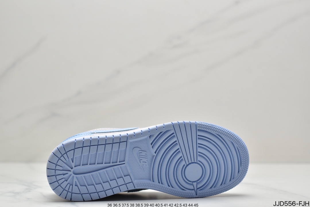 Air Jordan 1 Low Low Top Retro Culture Basketball Shoe