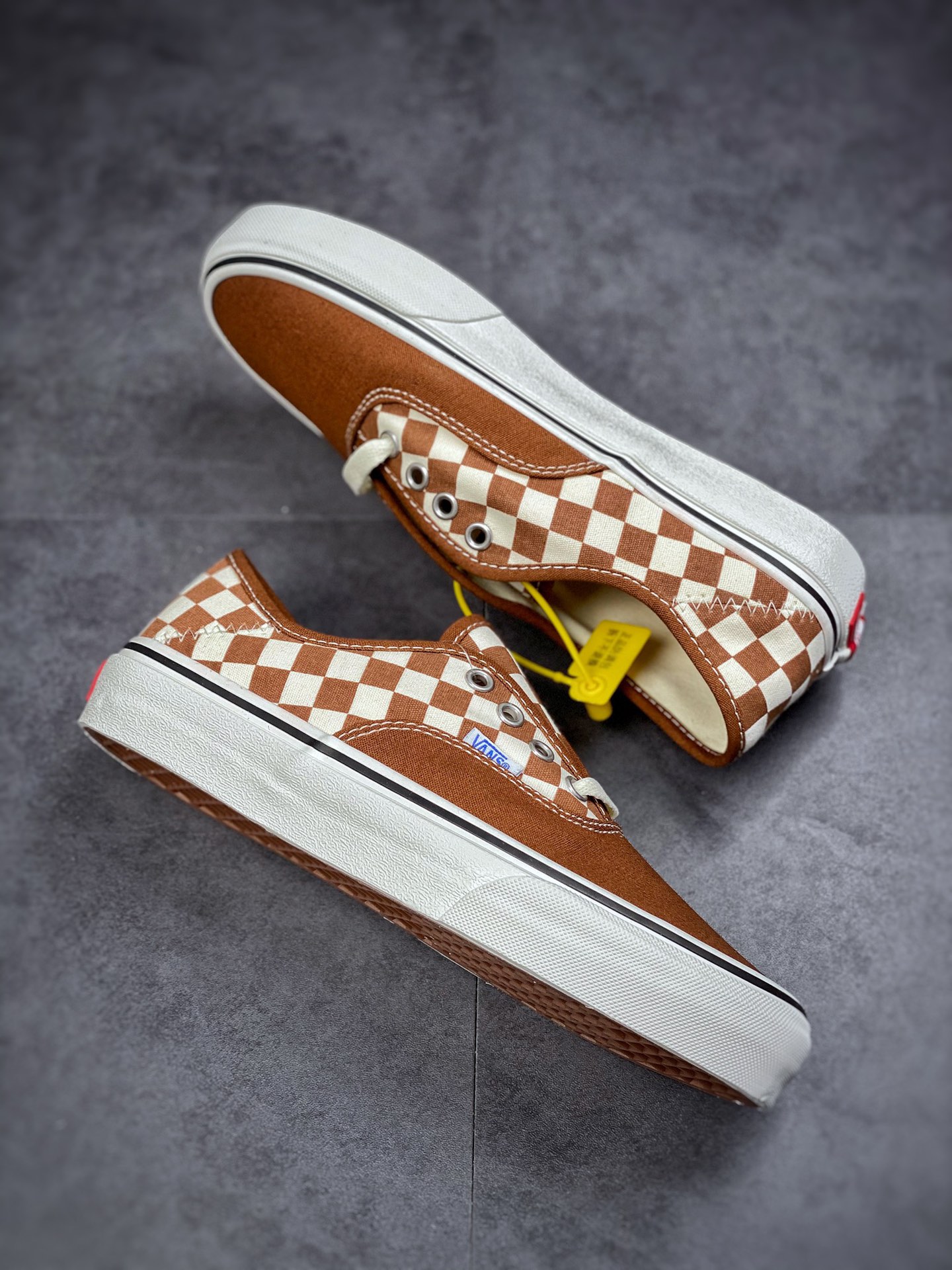 Vans Fans Official Authentic Qiao Brown Retro Modern Fan ”Grid” Open VN0A5HYPAXS