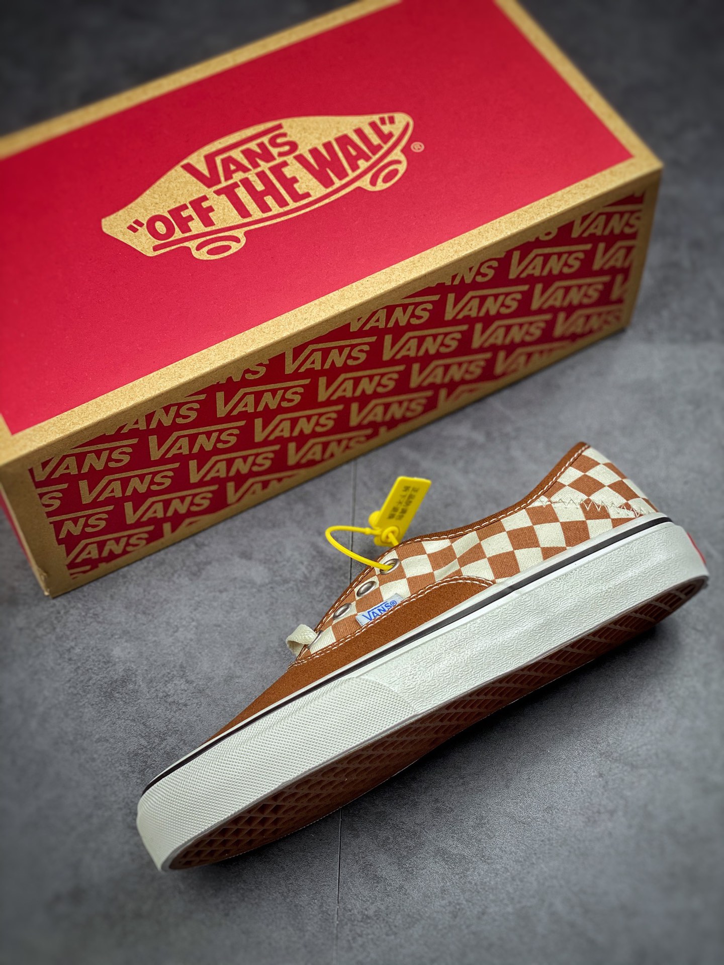 Vans Fans Official Authentic Qiao Brown Retro Modern Fan ”Grid” Open VN0A5HYPAXS