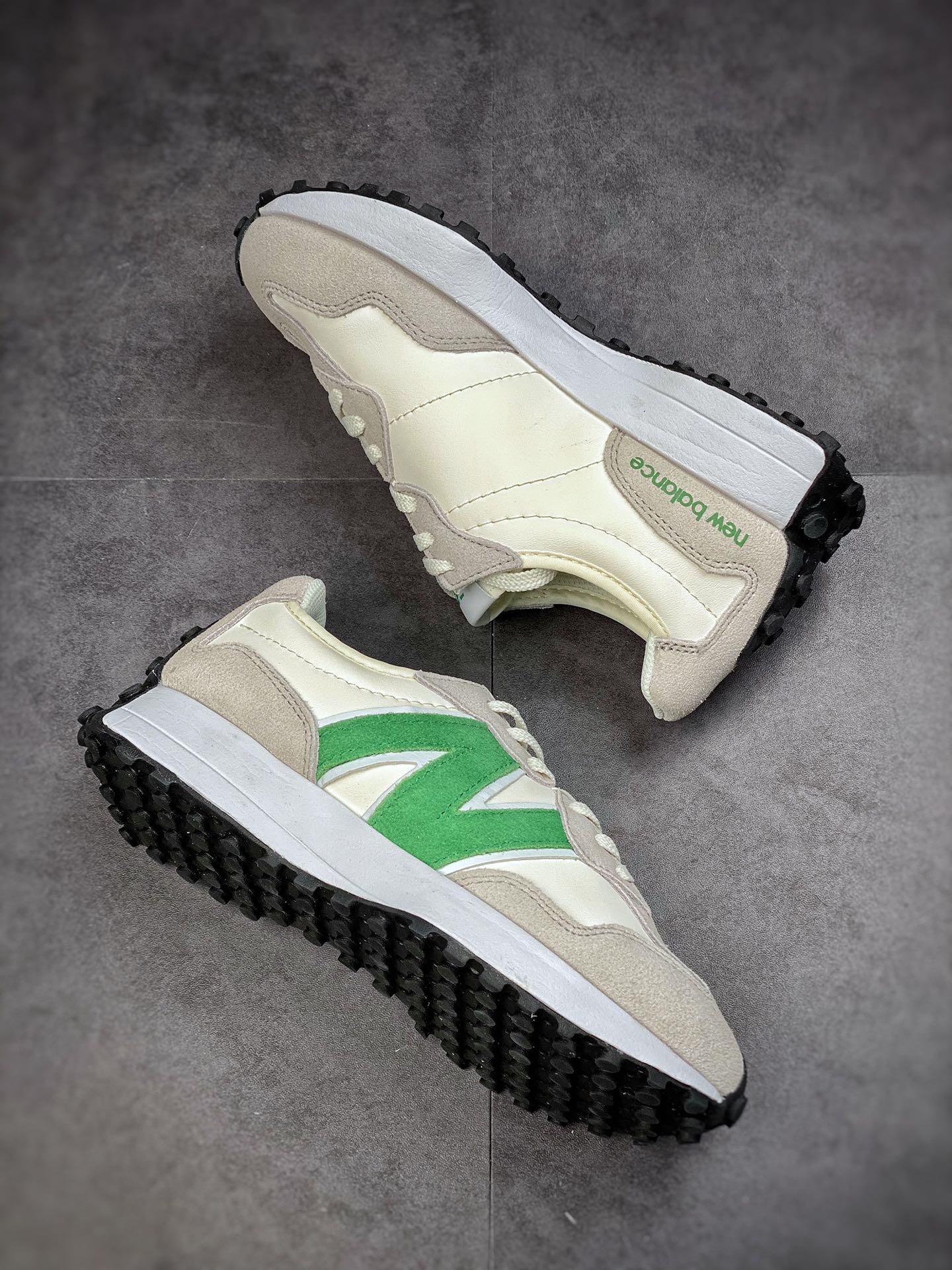 NBNew Balance MS327 series retro casual sports jogging shoes ”leather beige light gray grass green” WS327LG