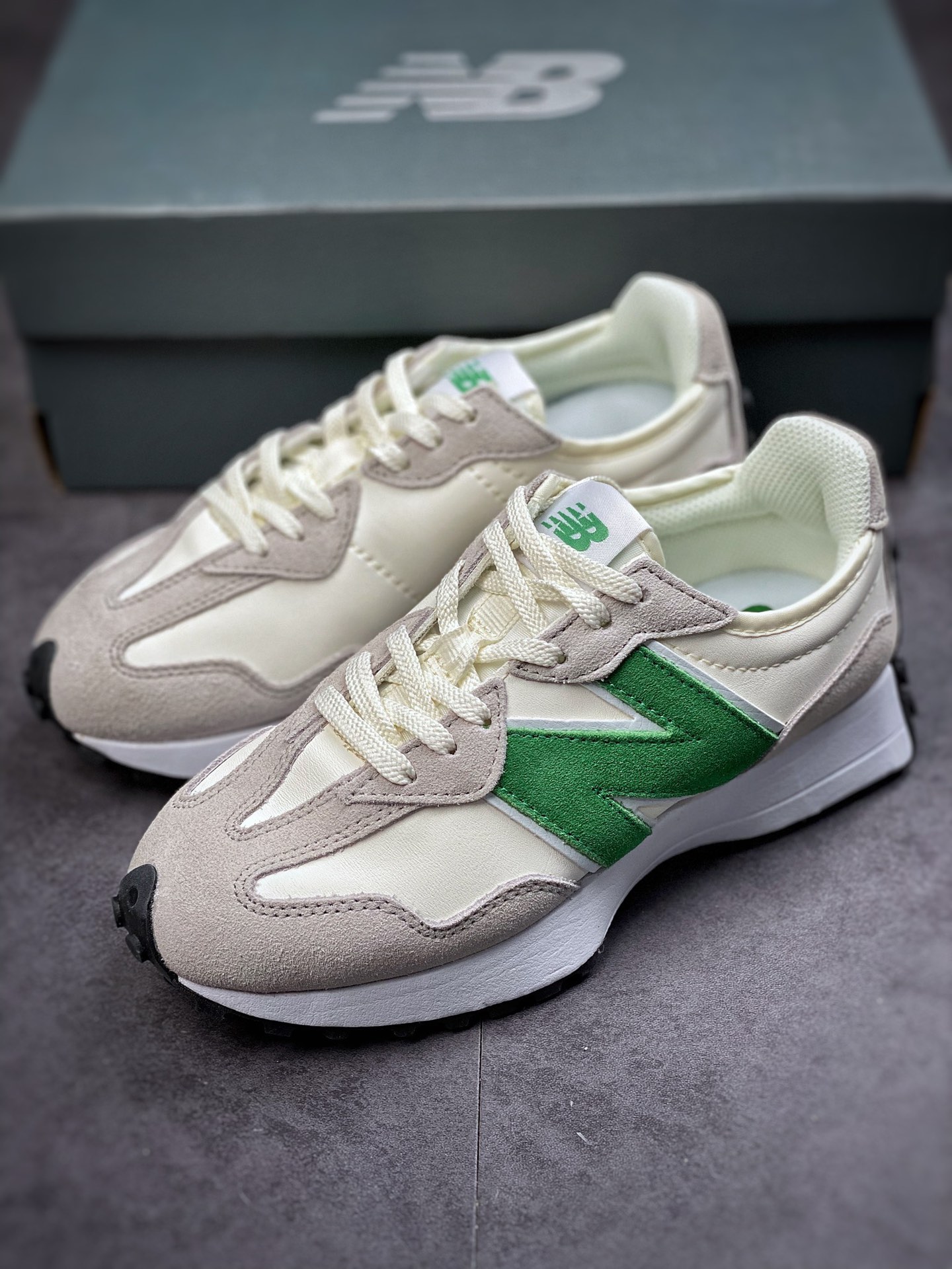 NBNew Balance MS327 series retro casual sports jogging shoes ”leather beige light gray grass green” WS327LG