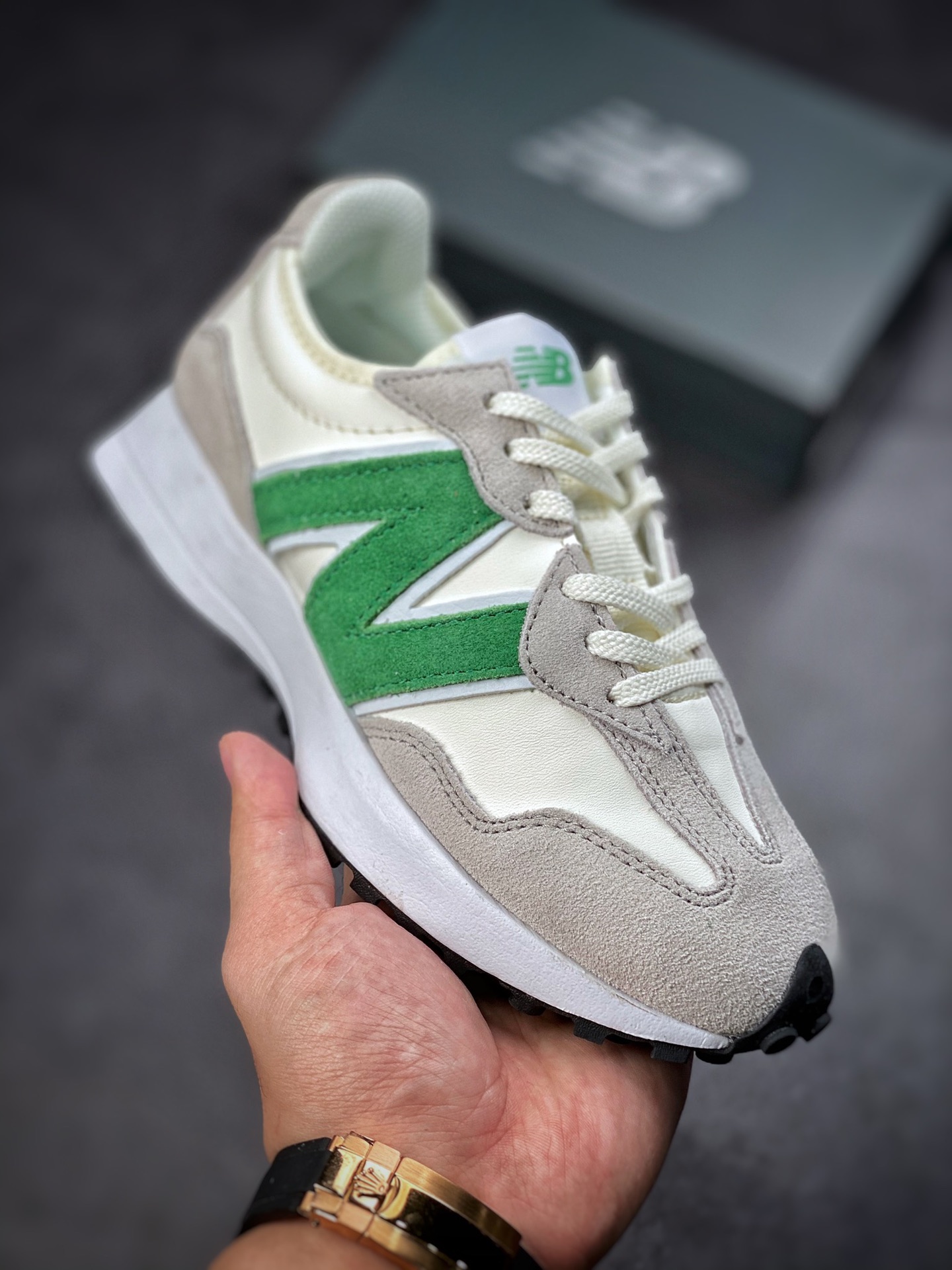 NBNew Balance MS327 series retro casual sports jogging shoes ”leather beige light gray grass green” WS327LG