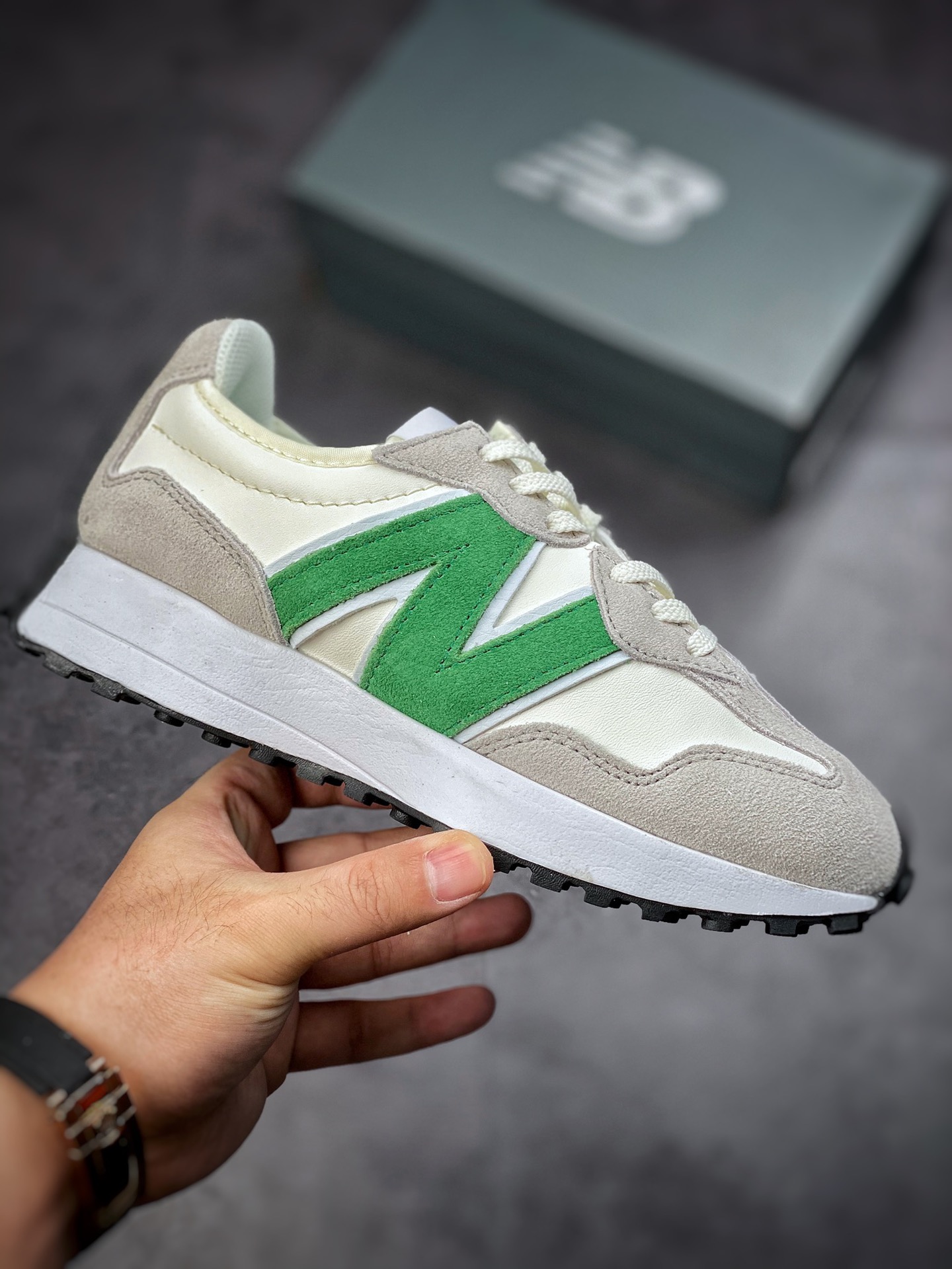 NBNew Balance MS327 series retro casual sports jogging shoes ”leather beige light gray grass green” WS327LG