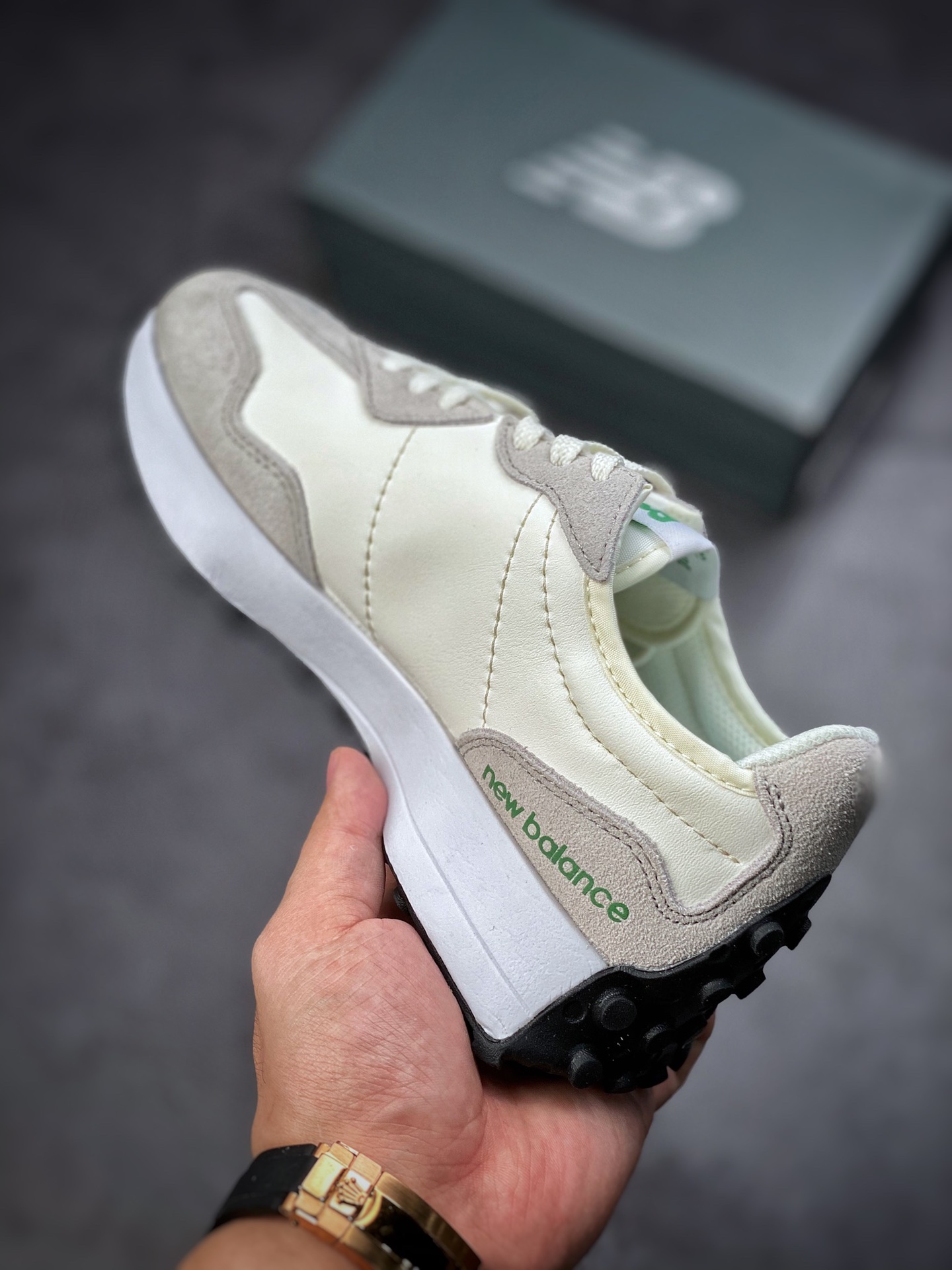 NBNew Balance MS327 series retro casual sports jogging shoes ”leather beige light gray grass green” WS327LG