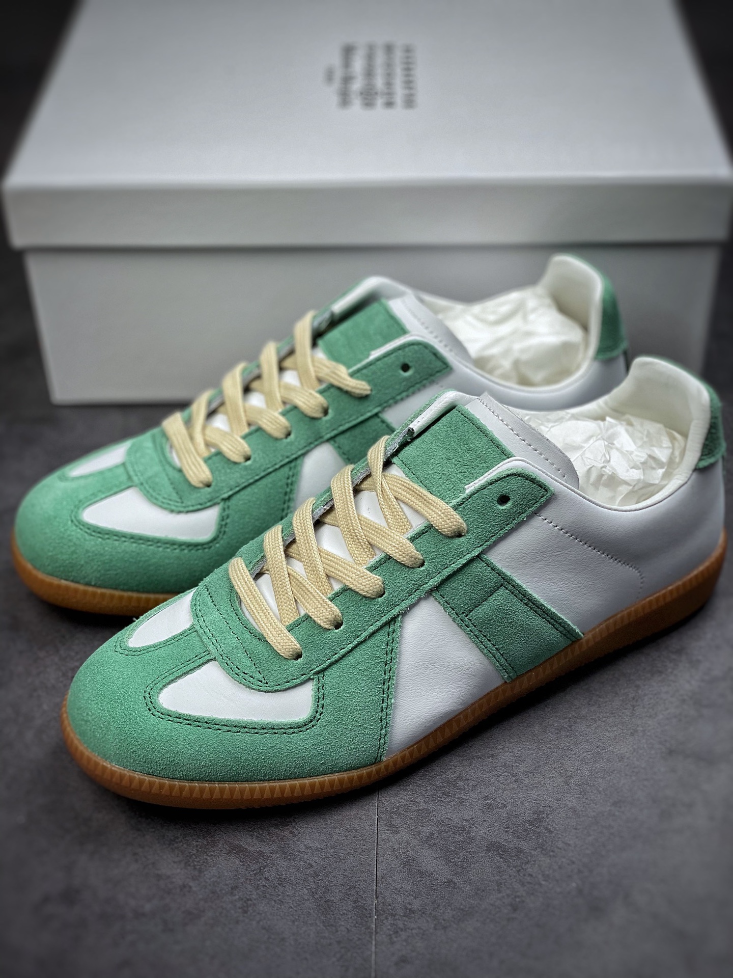 22 Classic Replica Leather Low sneaker