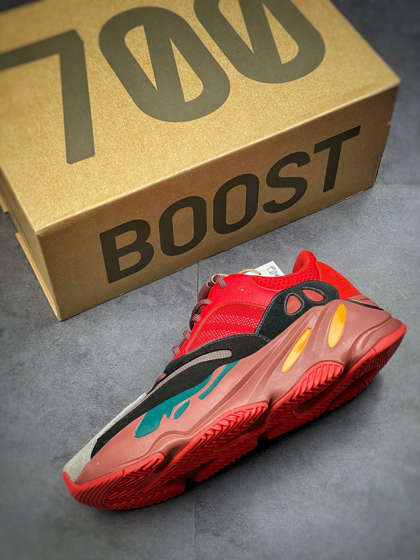 Adidas Yeezy 700 V2 ”Hi-Res Red” HQ6979