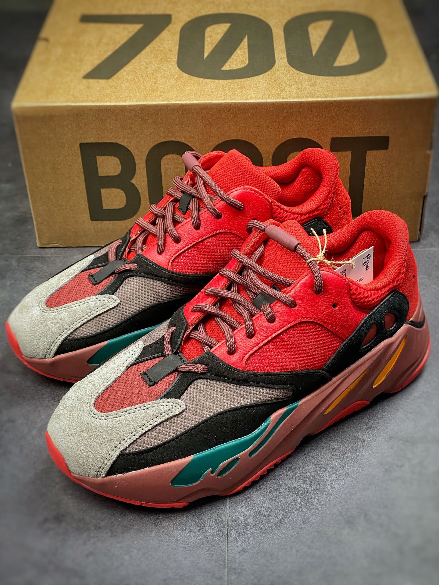 Adidas Yeezy 700 V2 ”Hi-Res Red” HQ6979