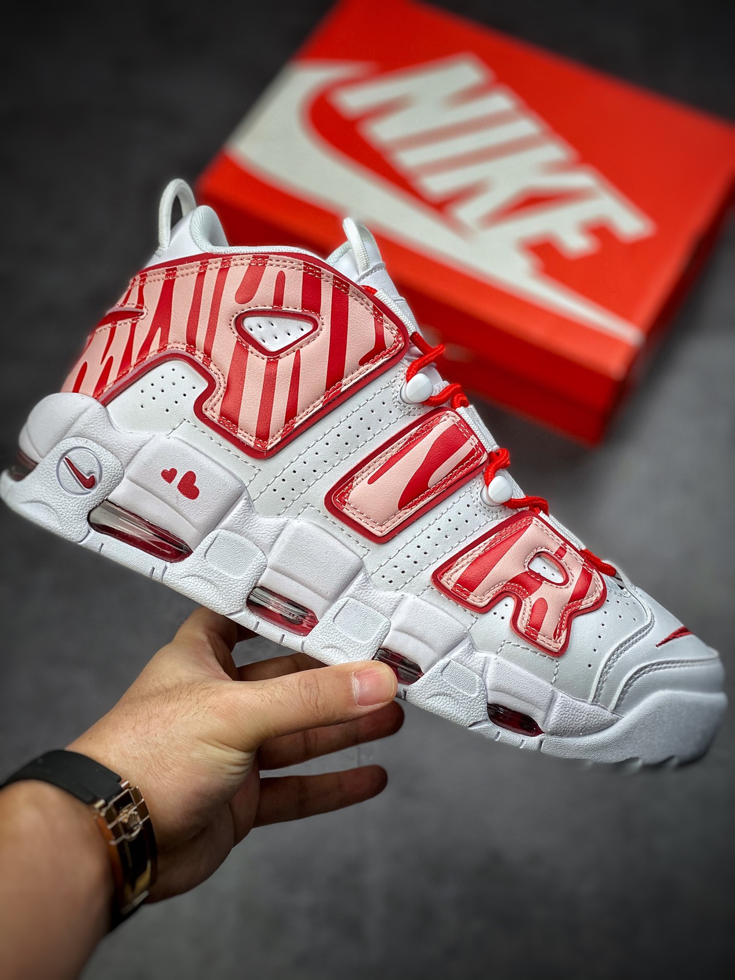 Air More Uptempo Tiger white and red represents the highest version of Pippen 921948-102