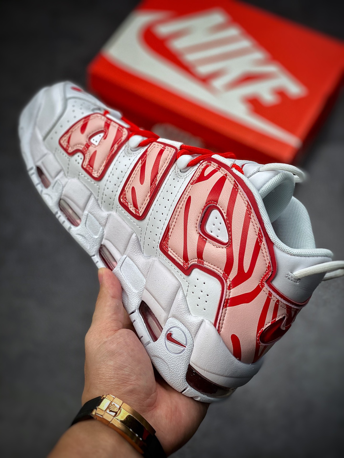 Air More Uptempo Tiger white and red represents the highest version of Pippen 921948-102