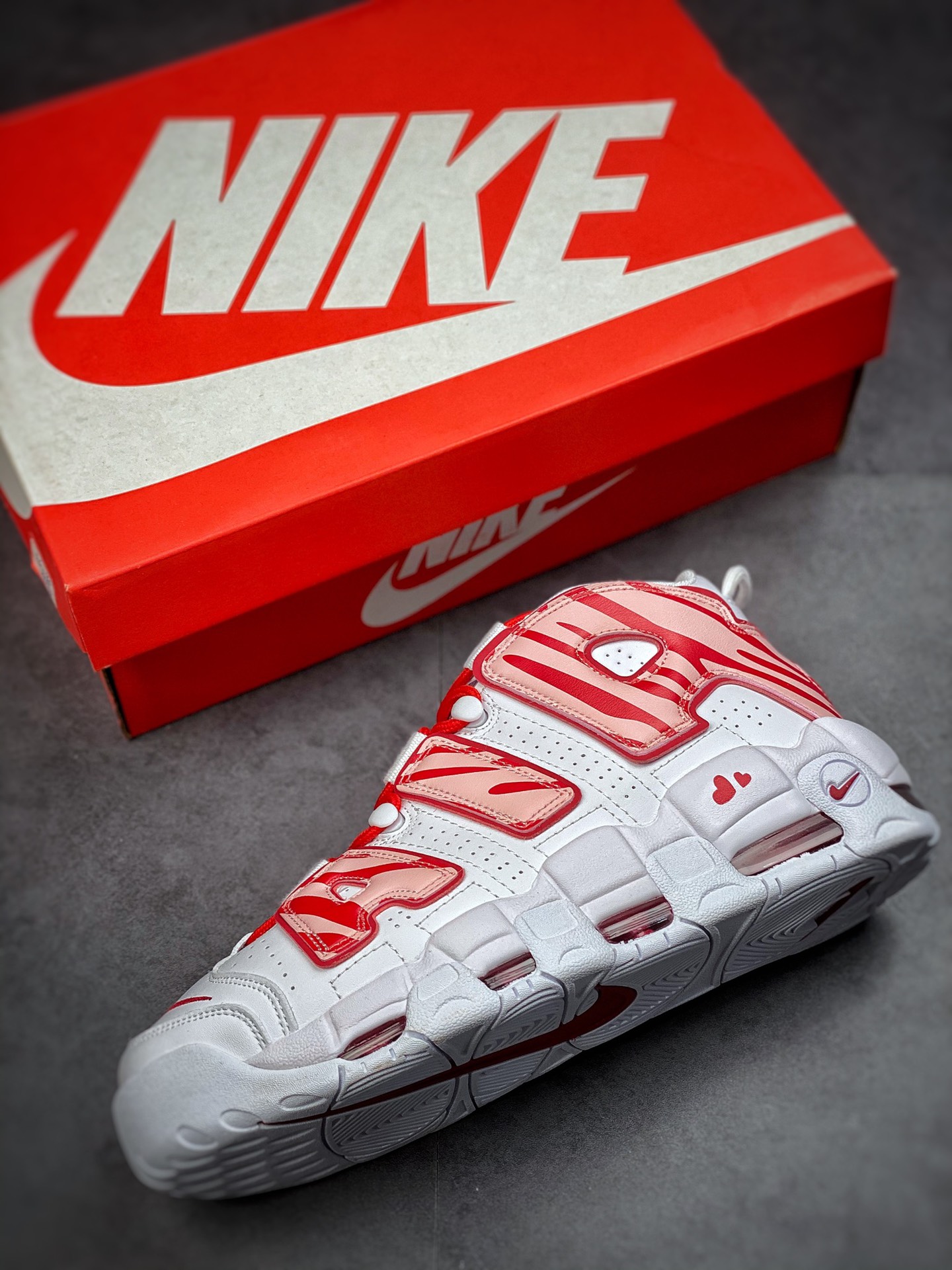 Air More Uptempo Tiger white and red represents the highest version of Pippen 921948-102