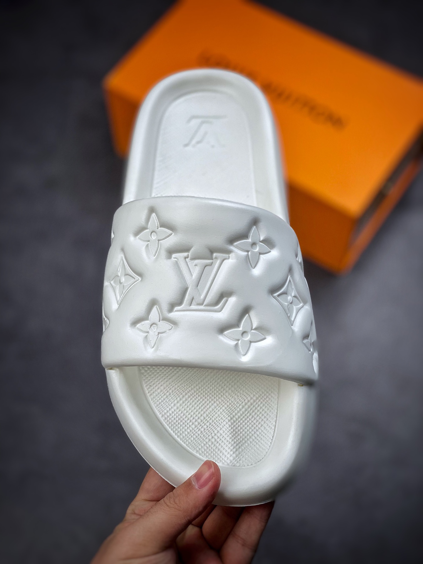 Louis Vuitton LV summer new casual slippers