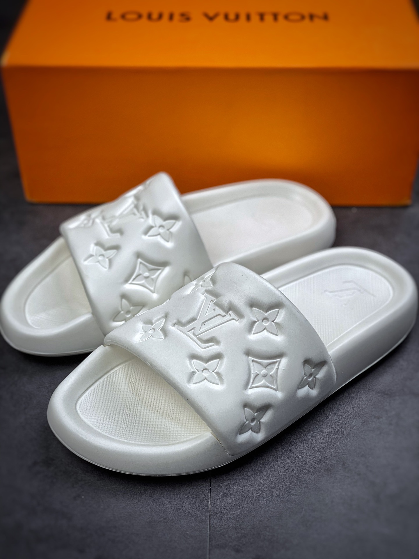 Louis Vuitton LV summer new casual slippers