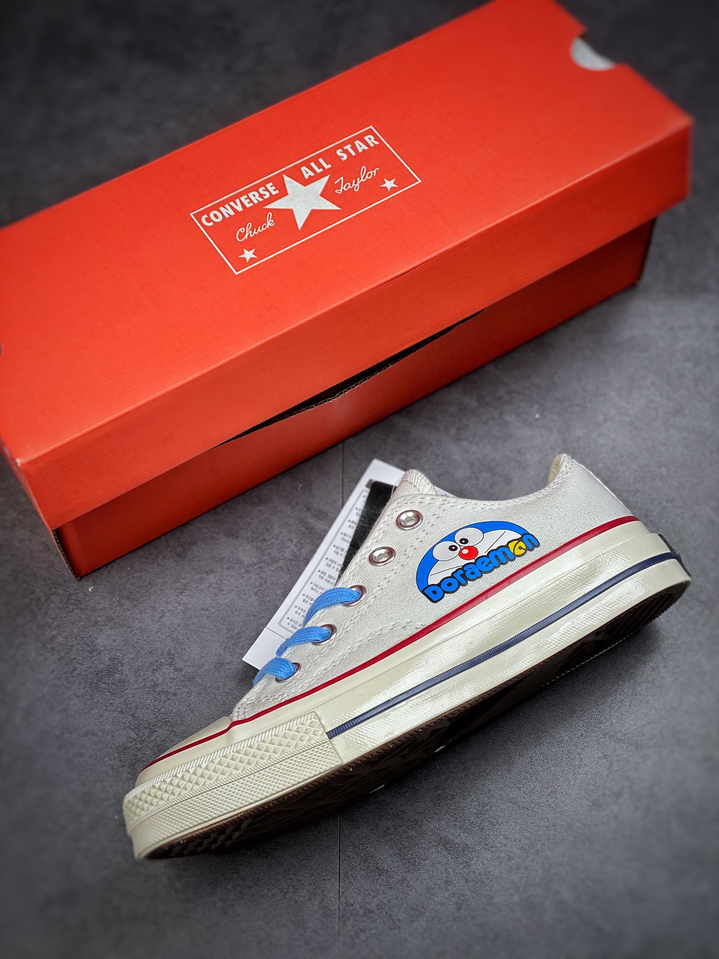 Doraemon low gang graffiti joint white Converse Chuck 1970s animation joint