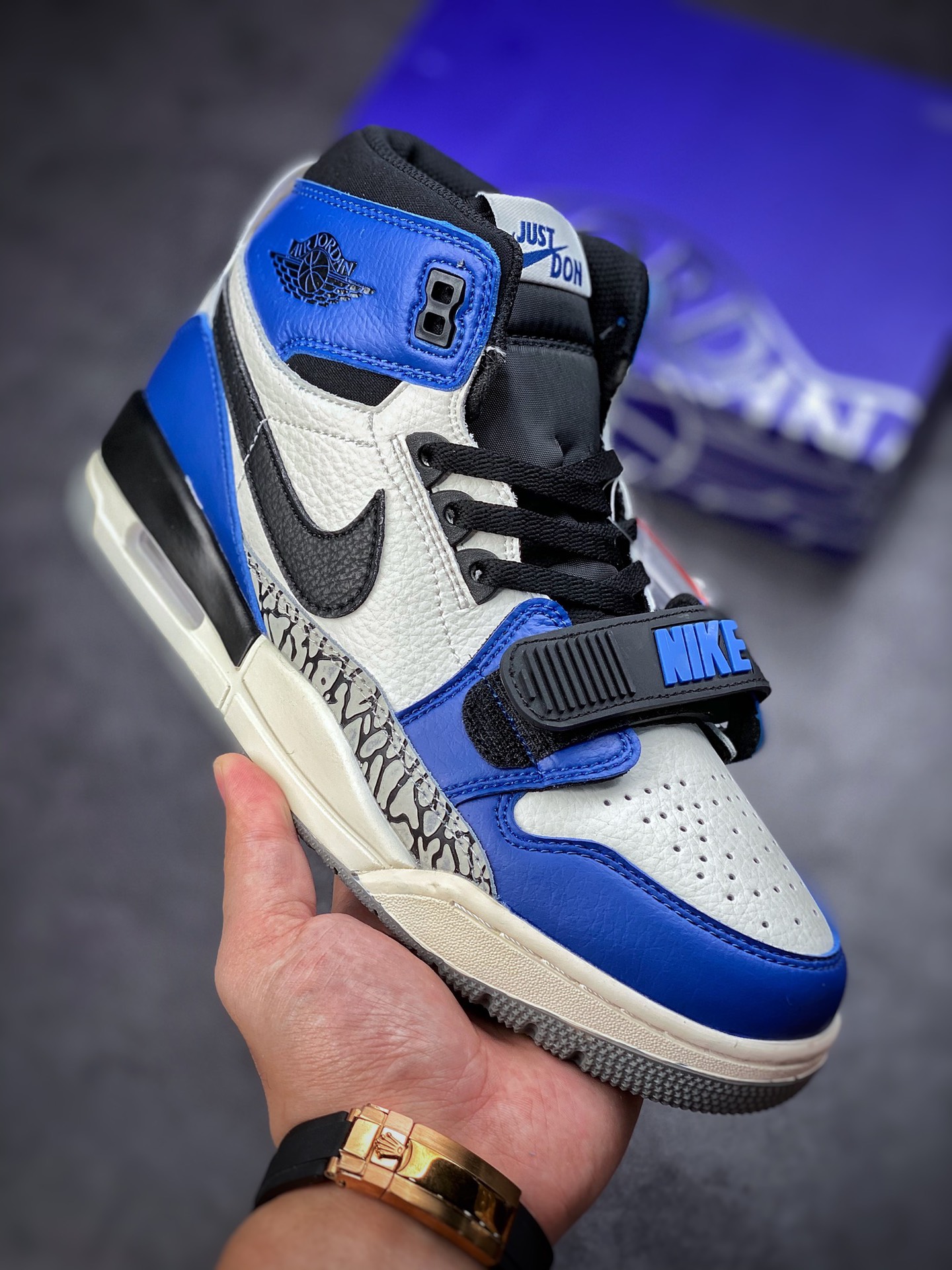 The first layer of leather to create the market's strongest craftsmanship Air Jordan Legacy 312 high-top basketball shoes black and blue AQ4160-104