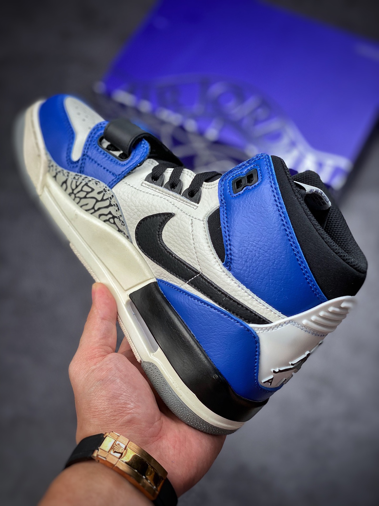 The first layer of leather to create the market's strongest craftsmanship Air Jordan Legacy 312 high-top basketball shoes black and blue AQ4160-104