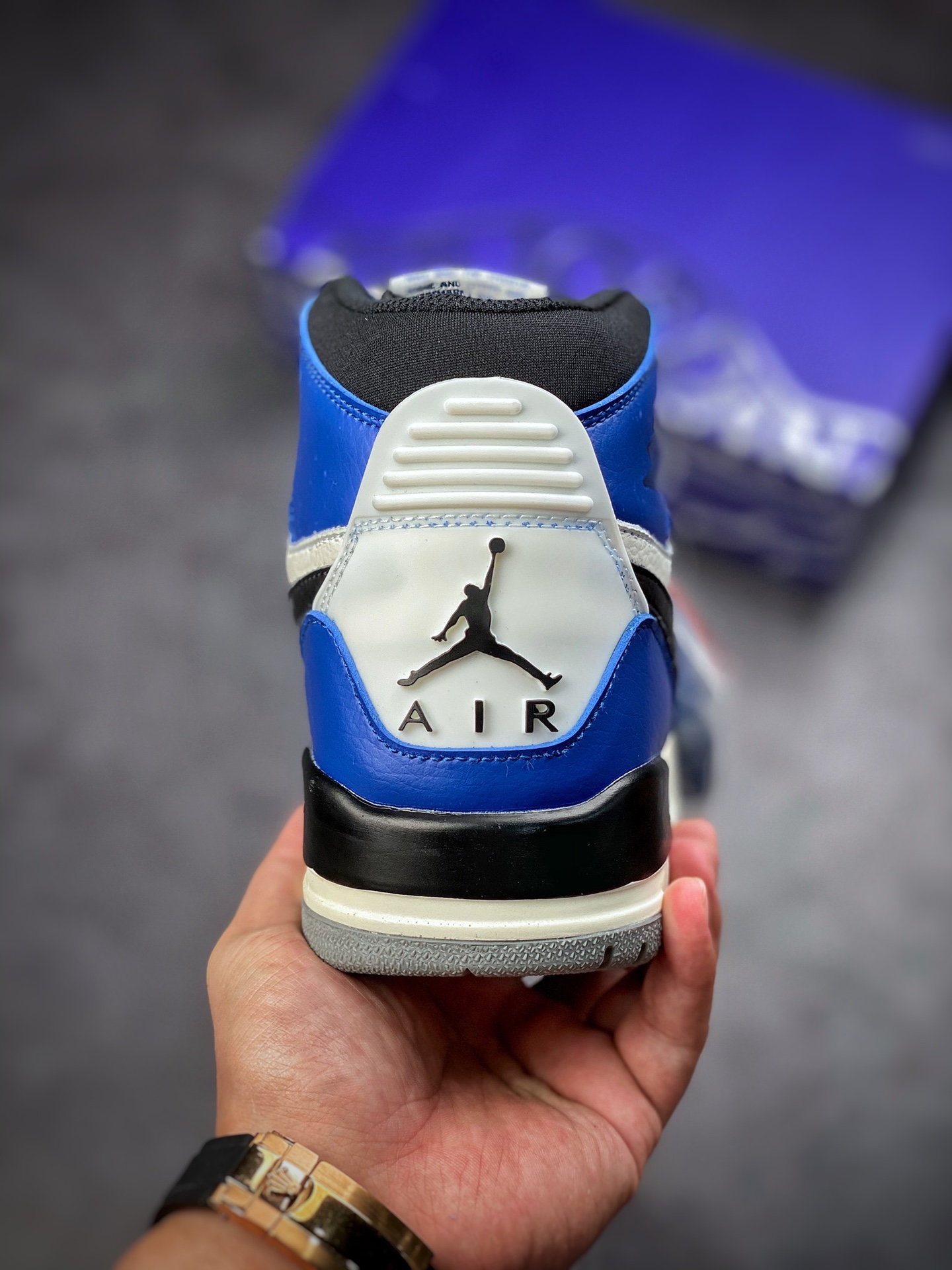 The first layer of leather to create the market's strongest craftsmanship Air Jordan Legacy 312 high-top basketball shoes black and blue AQ4160-104