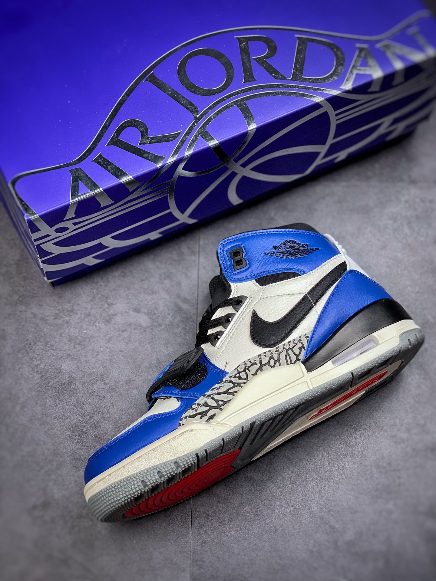 The first layer of leather to create the market's strongest craftsmanship Air Jordan Legacy 312 high-top basketball shoes black and blue AQ4160-104