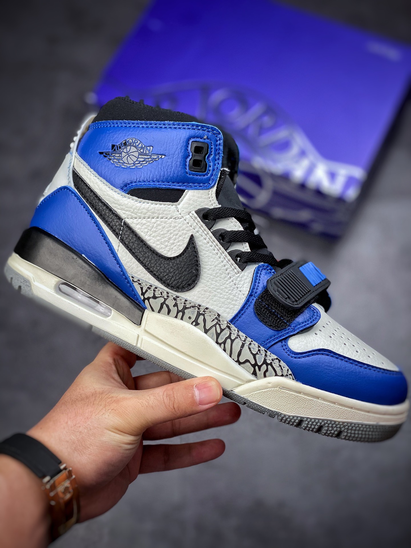 The first layer of leather to create the market's strongest craftsmanship Air Jordan Legacy 312 high-top basketball shoes black and blue AQ4160-104