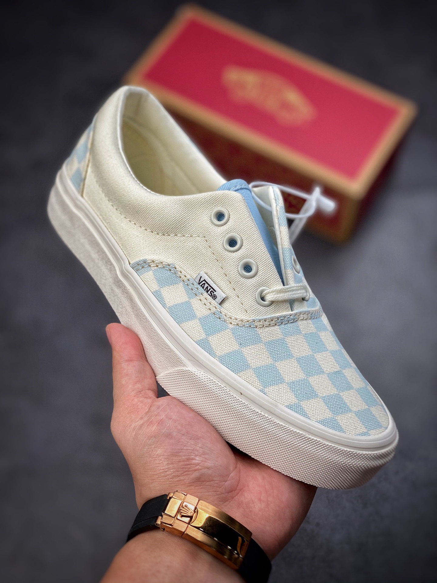 Vulcanization process/Vans era mandarin ducks, white and blue checkerboards are coming