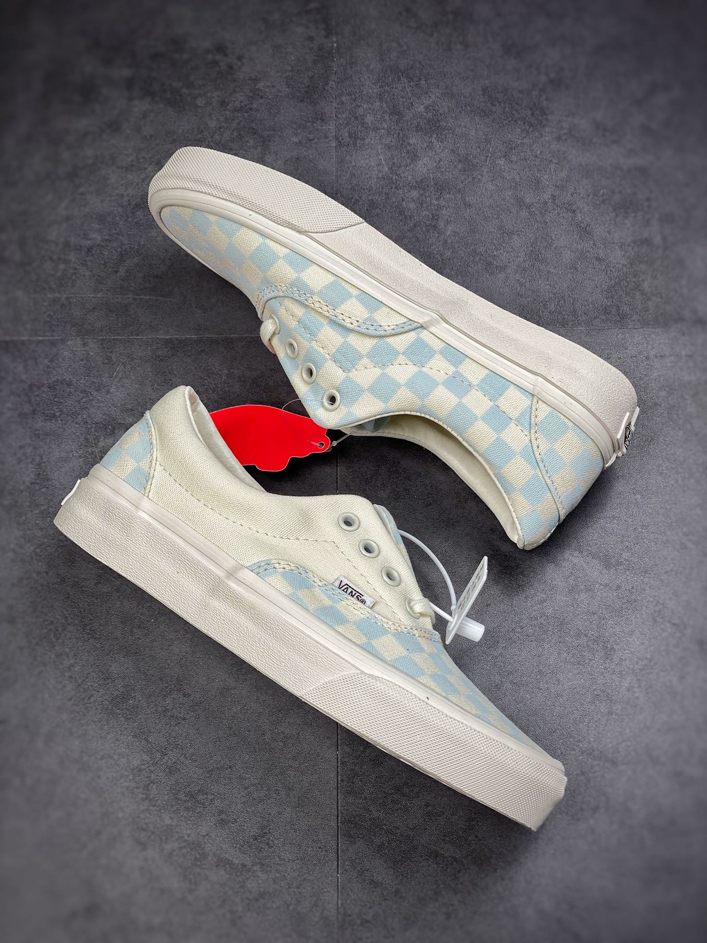 Vulcanization process/Vans era mandarin ducks, white and blue checkerboards are coming