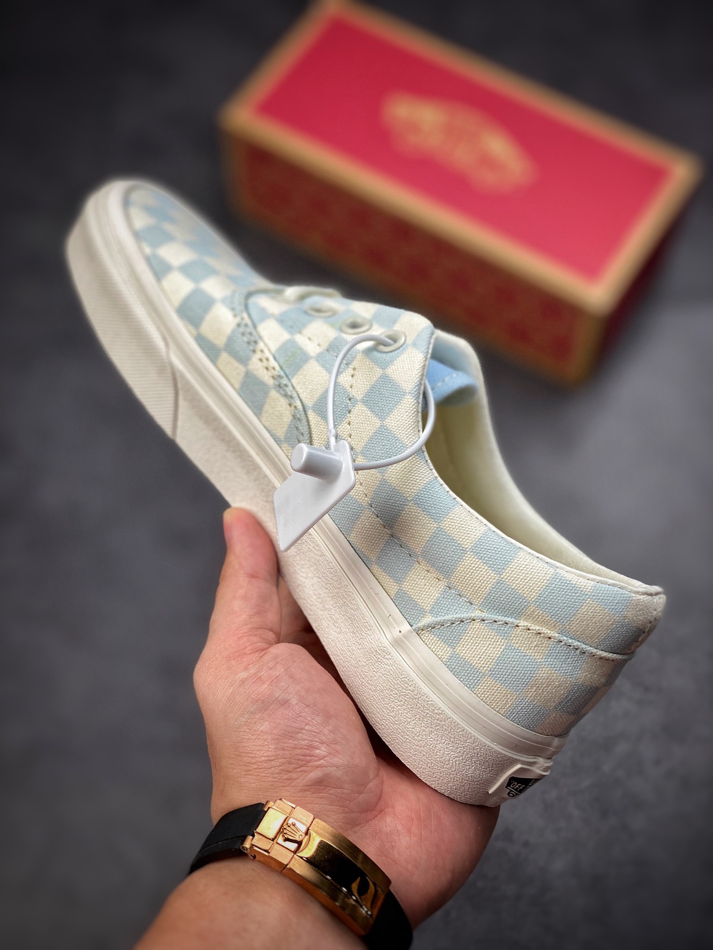 Vulcanization process/Vans era mandarin ducks, white and blue checkerboards are coming