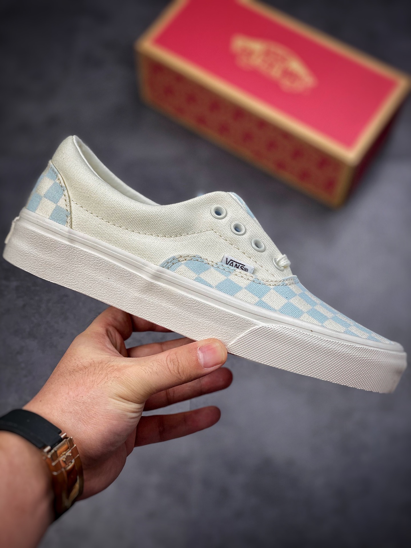 Vulcanization process/Vans era mandarin ducks, white and blue checkerboards are coming