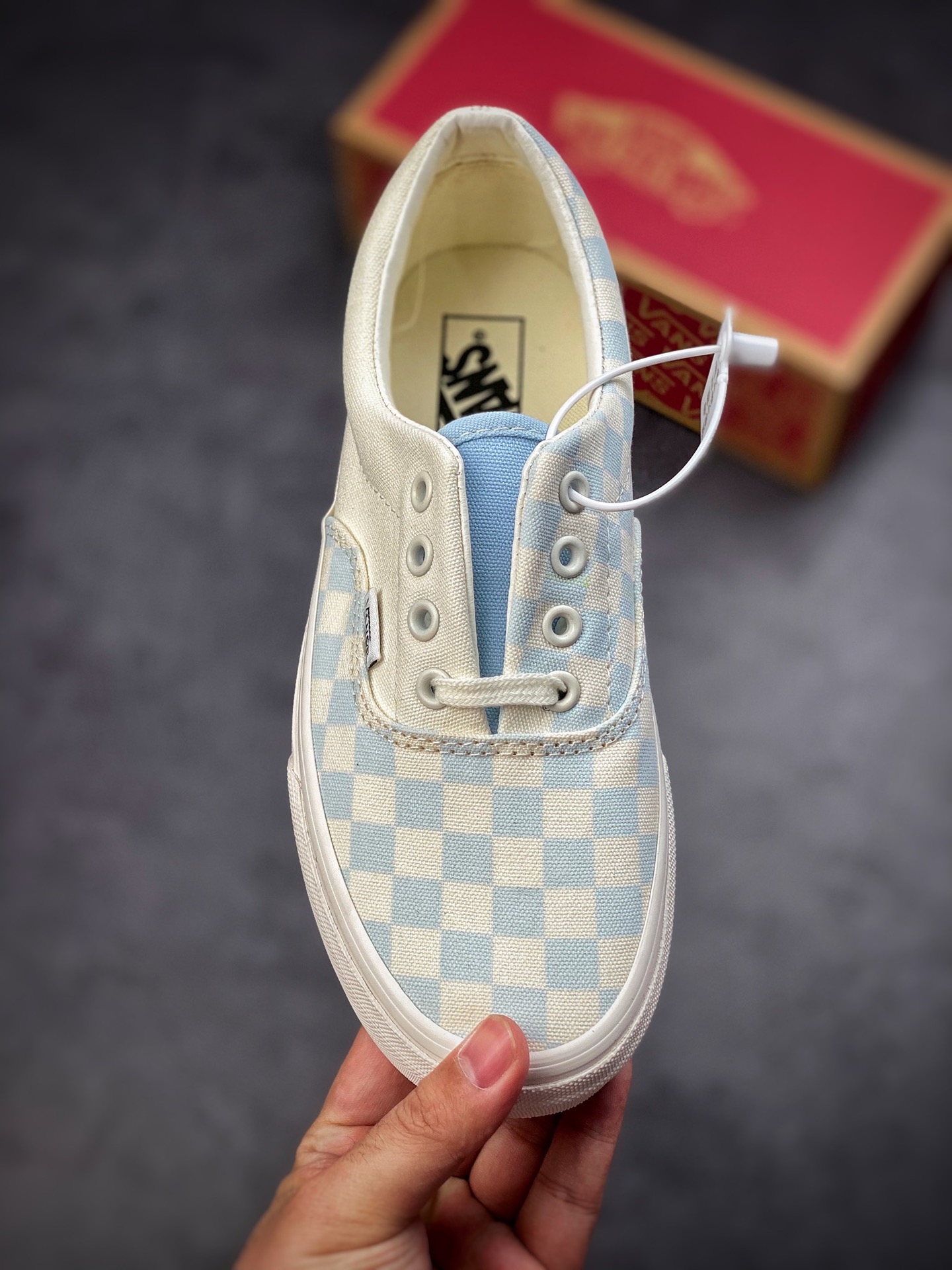 Vulcanization process/Vans era mandarin ducks, white and blue checkerboards are coming