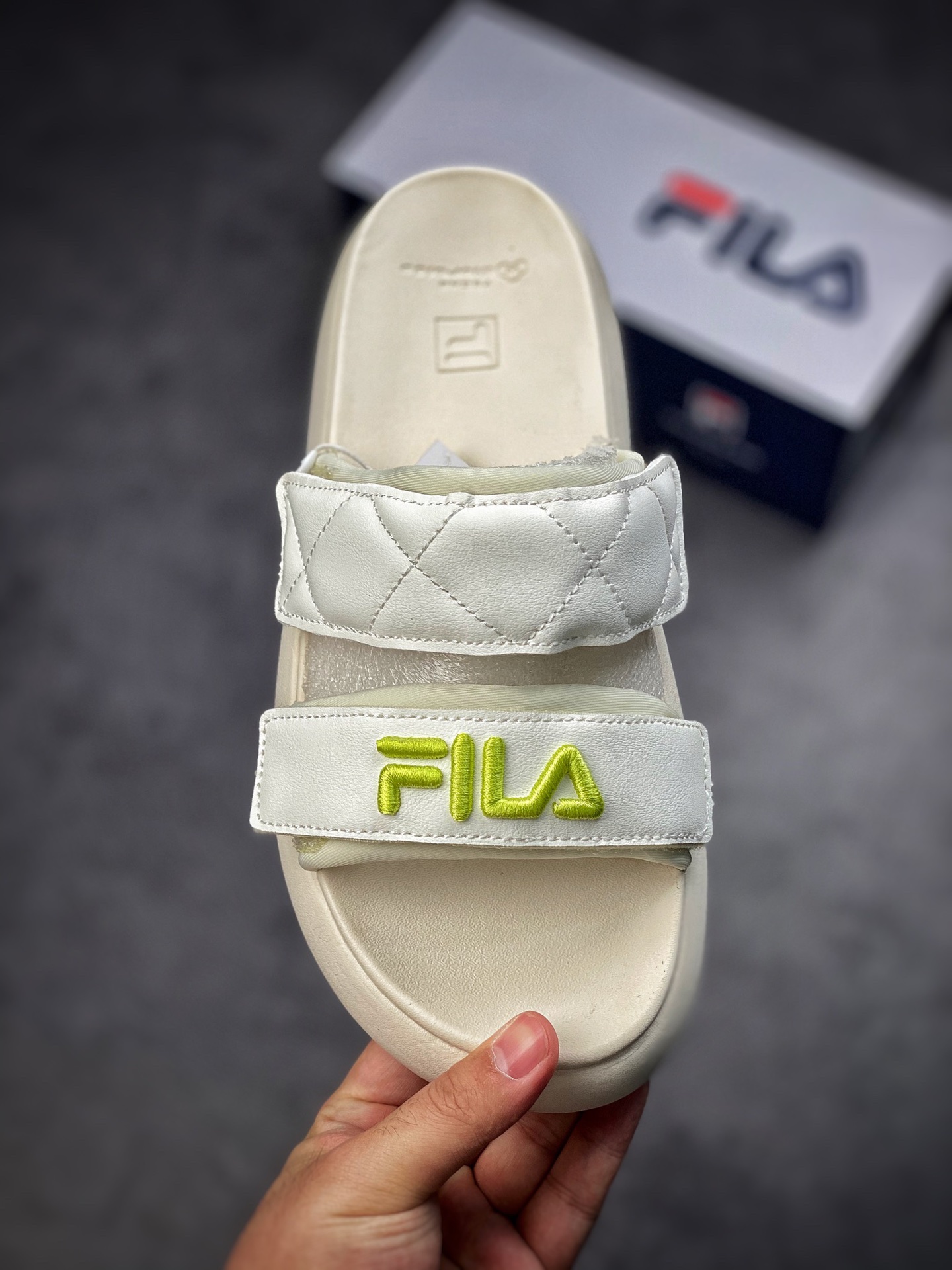 130 FILA 斐乐摩登系列女拖鞋 甜甜圈2022夏季新款厚底沙滩鞋F12W221503FGB