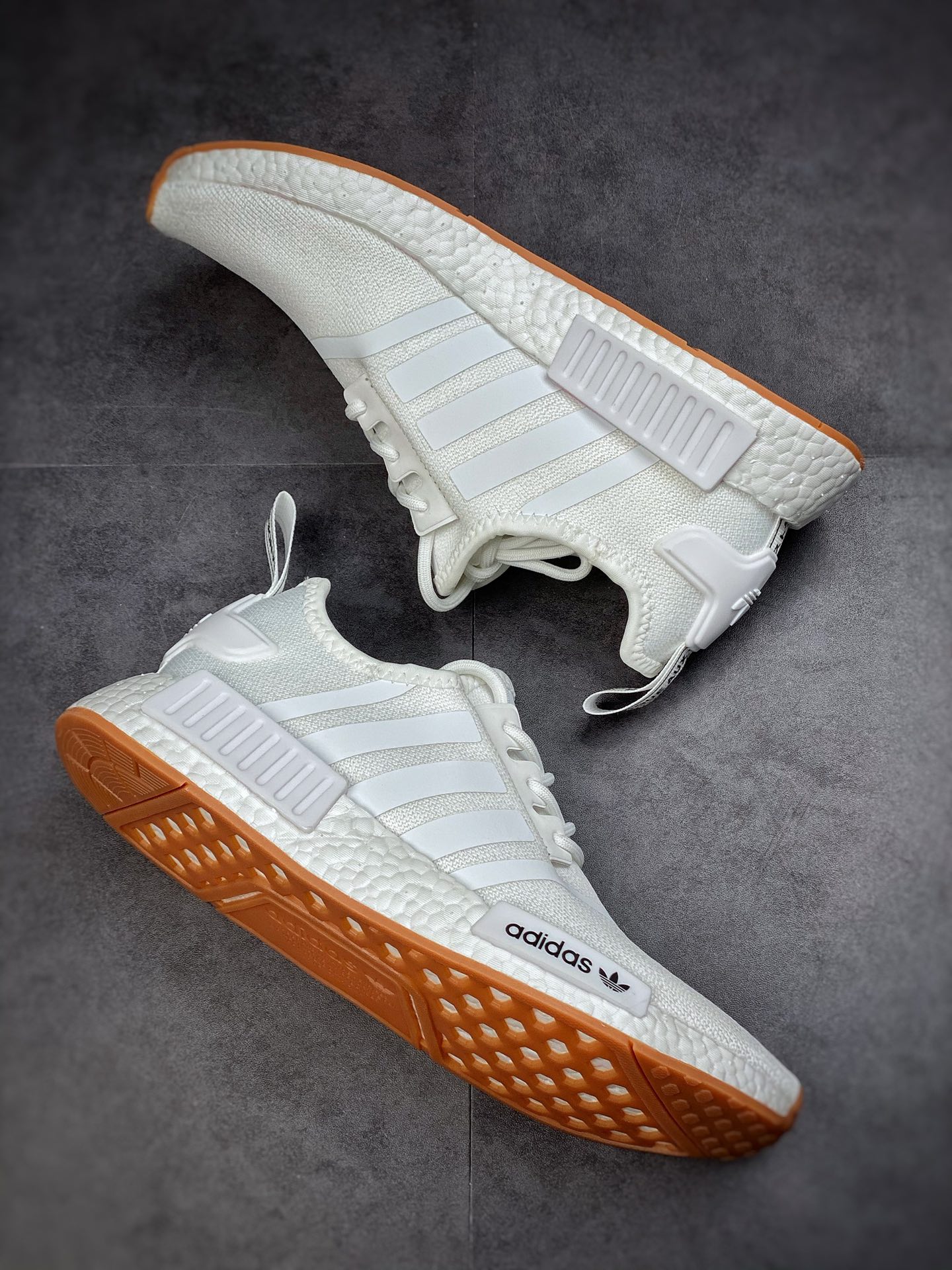 Adidas NMD _R1 white tiger flutter version counters simultaneously on the shelves GZ9260