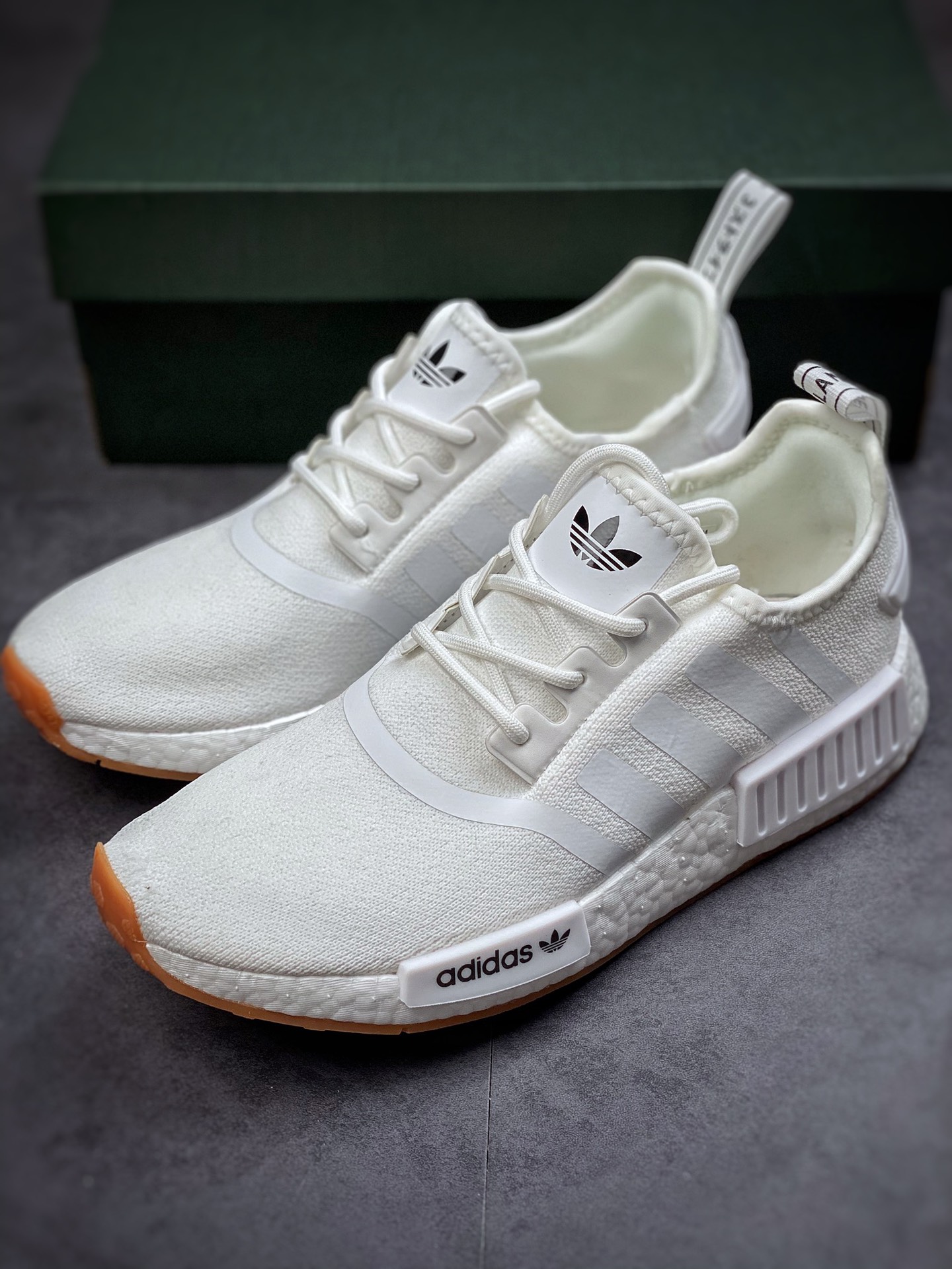 Adidas NMD _R1 white tiger flutter version counters simultaneously on the shelves GZ9260