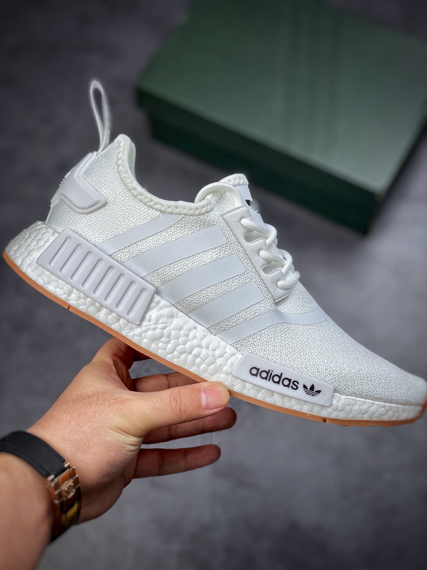 Adidas NMD _R1 white tiger flutter version counters simultaneously on the shelves GZ9260