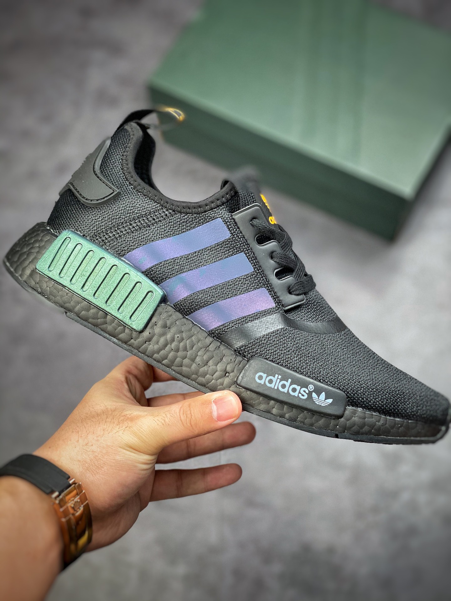 Adidas NMD _R1 black and green tiger flutter version cabinet synchronously put on the shelf in stock warehouse FV8025