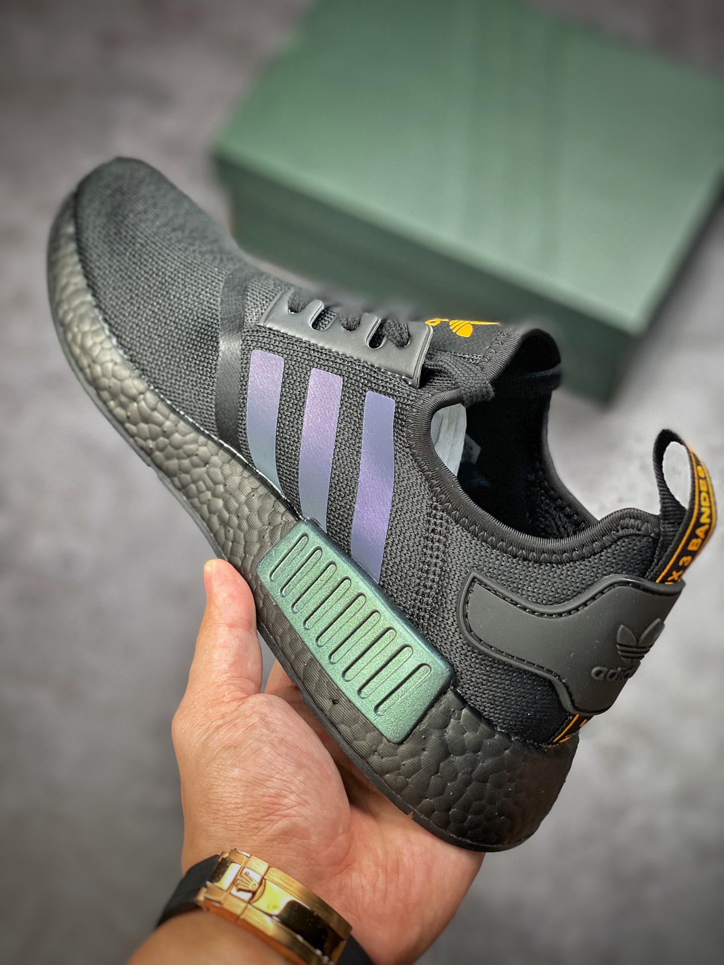 Adidas NMD _R1 black and green tiger flutter version cabinet synchronously put on the shelf in stock warehouse FV8025