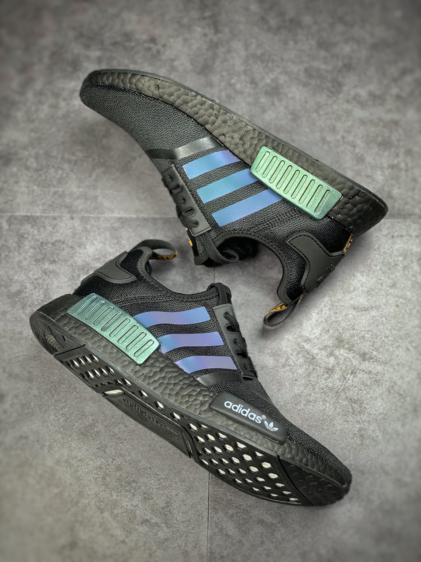 Adidas NMD _R1 black and green tiger flutter version cabinet synchronously put on the shelf in stock warehouse FV8025