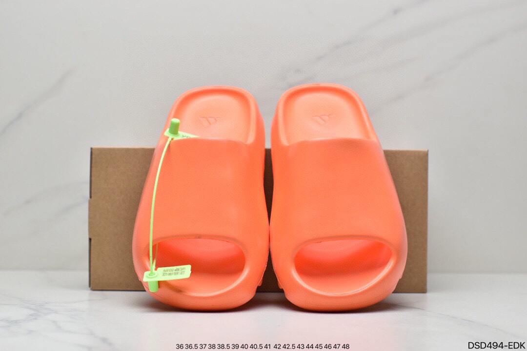 Kanye West reunites with Kanye West x Adidas Yeezy Slide ”Bone” yeezy outdoor style beach wading all-match sports wear slippers and slippers Item: FV8425 Size: 36-48 ID: DSD494-FDH