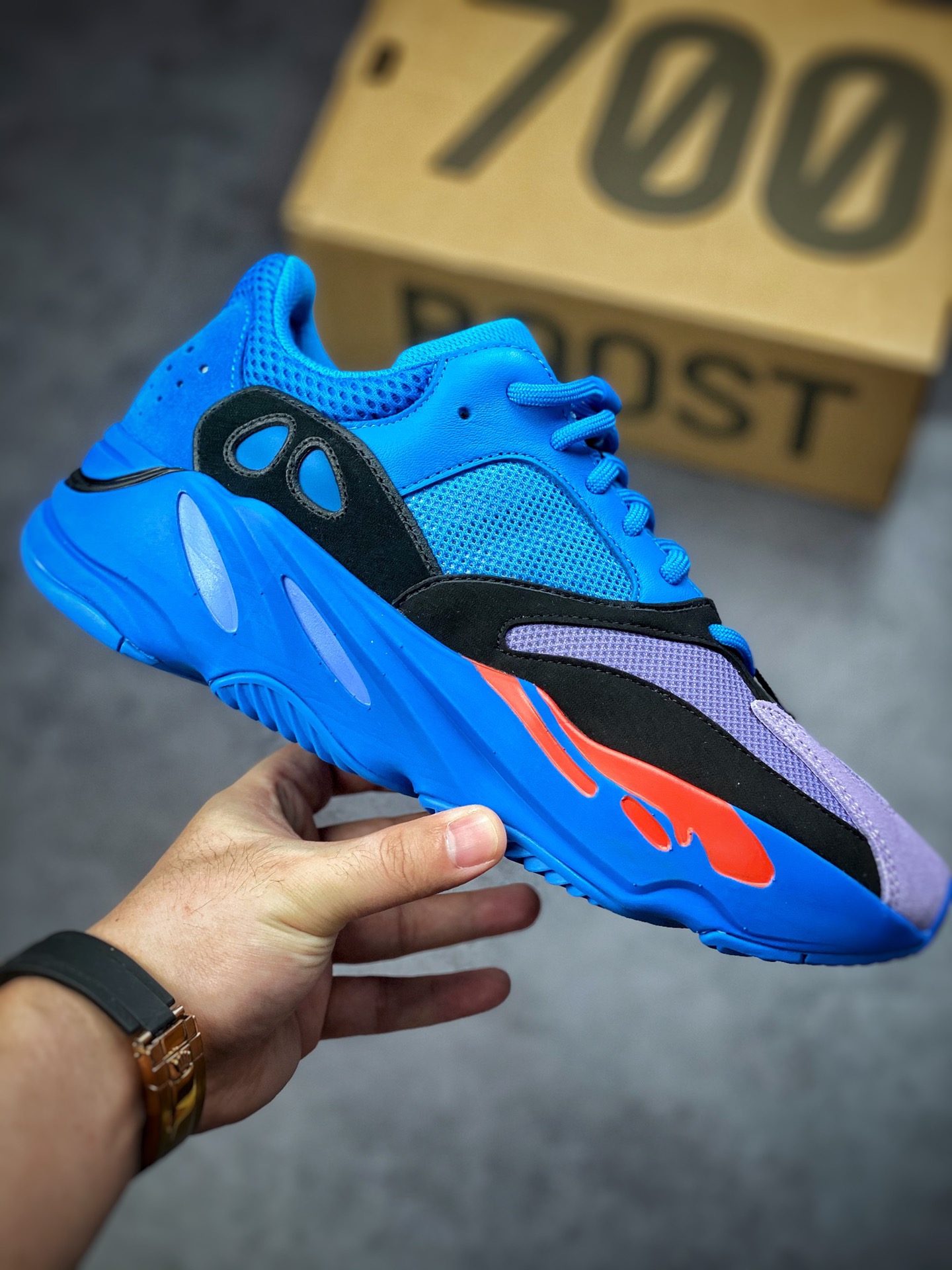 350 Adidas Yeezy 700 V2 ”Hi-Res Blue”蓝黑红 HP6674