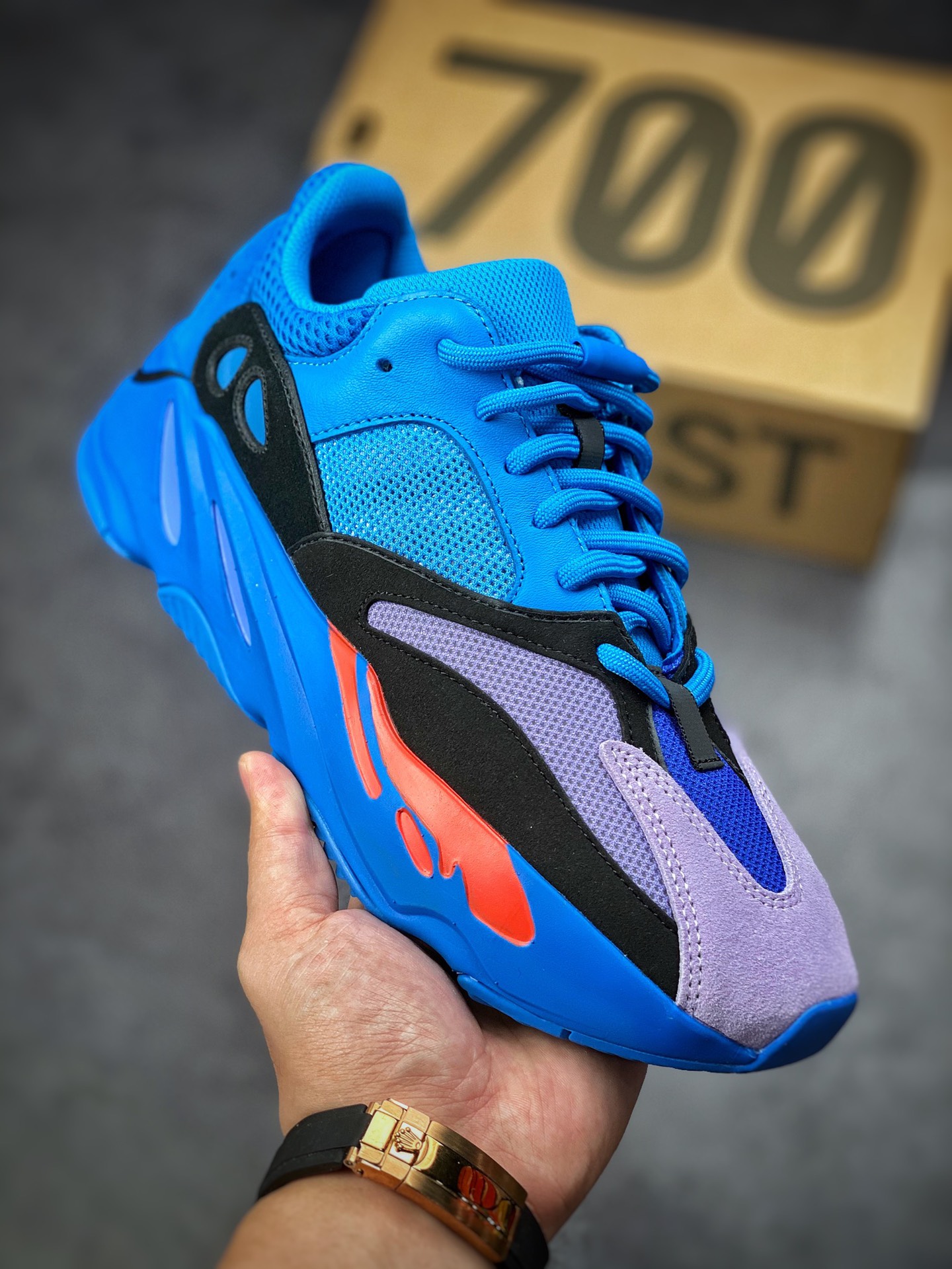 350 Adidas Yeezy 700 V2 ”Hi-Res Blue”蓝黑红 HP6674