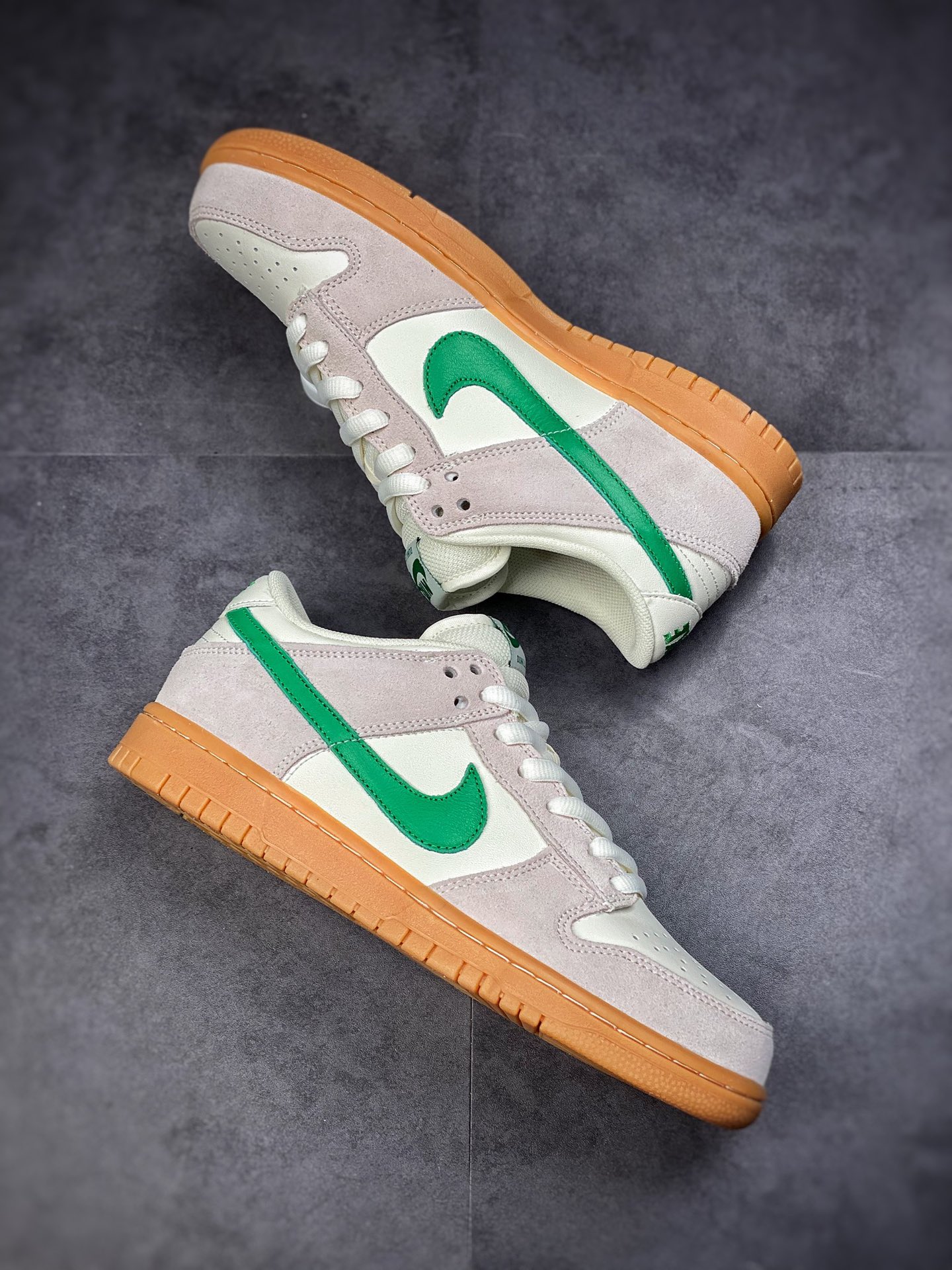 Nike SB Dunk low imported head layer re-engraved classic gray green raw rubber 854866-121-Top High Quatity Cheap Sneakers Fashion Clothing Clothes Bags handbags Shoes of all Brand wholesale With The best Quality And Beautiful Price from China Factory Chinese suppliers wholesaler seller Nike SB Dunk low imported head layer re-engraved classic gray green raw rubber 854866-121