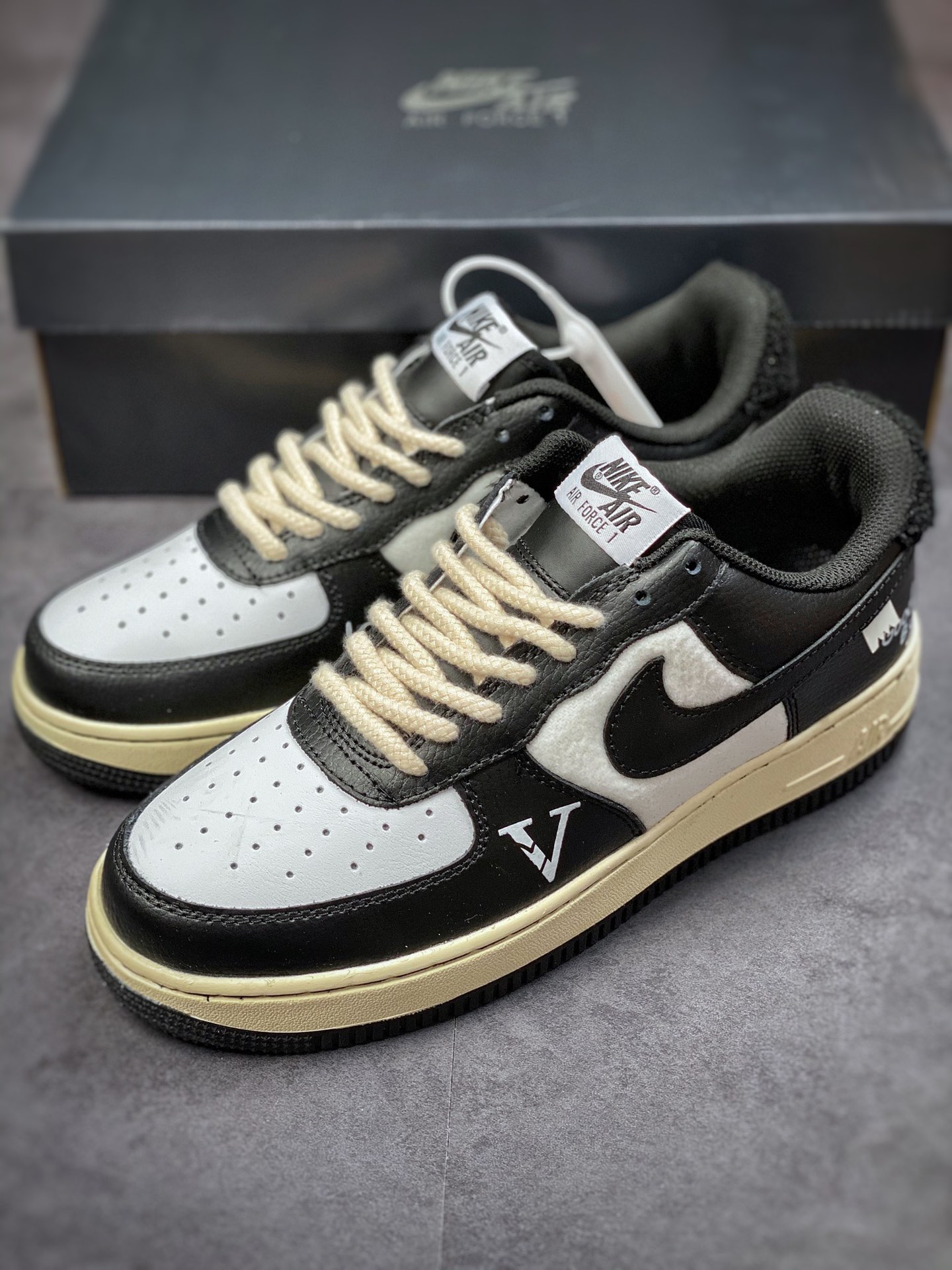 Nike Air Force 1 Low 07 Two-dimensional retro theme black and white graffiti DO5220-168