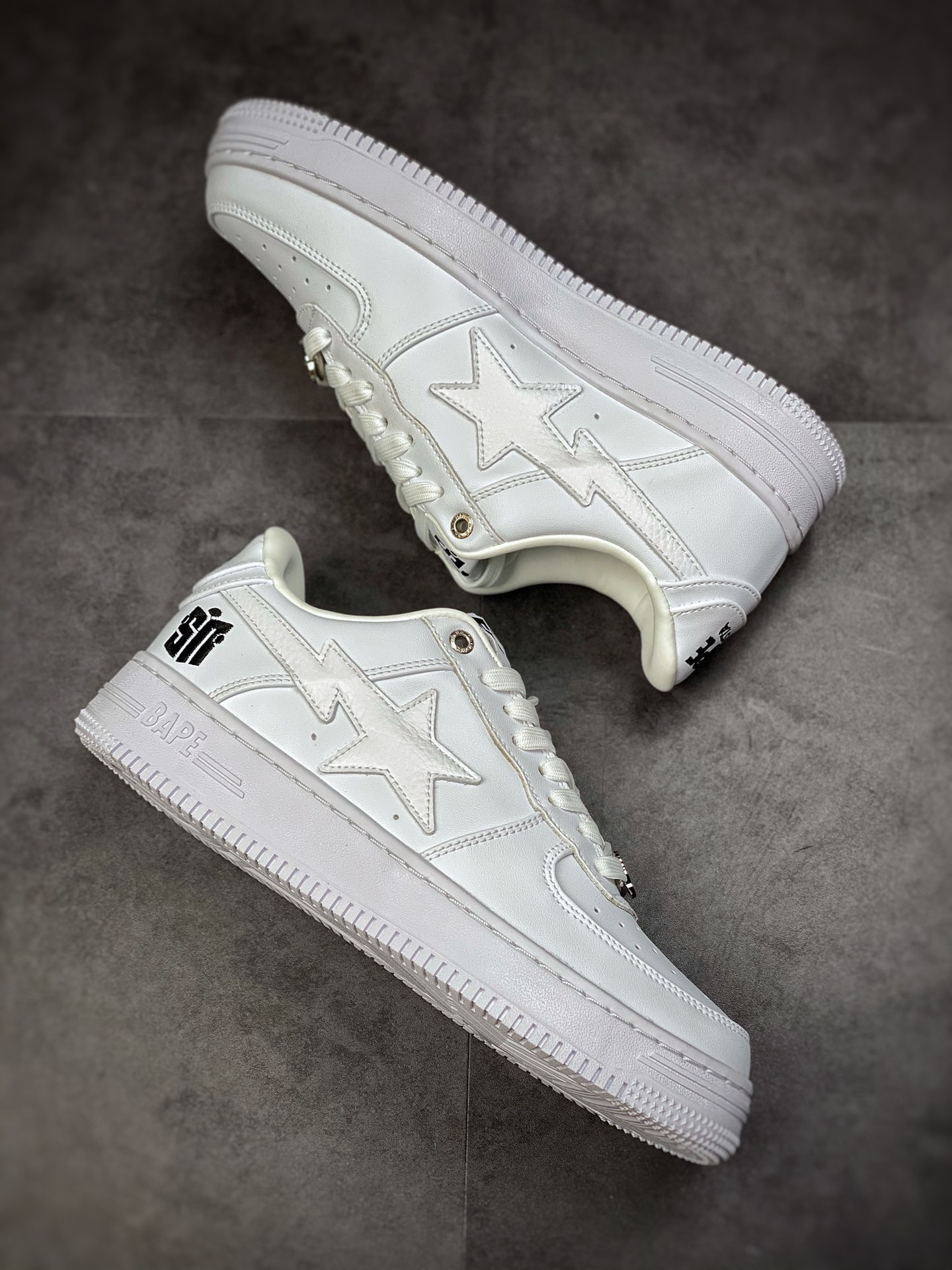 Bape Sta To Low star with the same ape head classic patent leather low-top sports casual sneakers