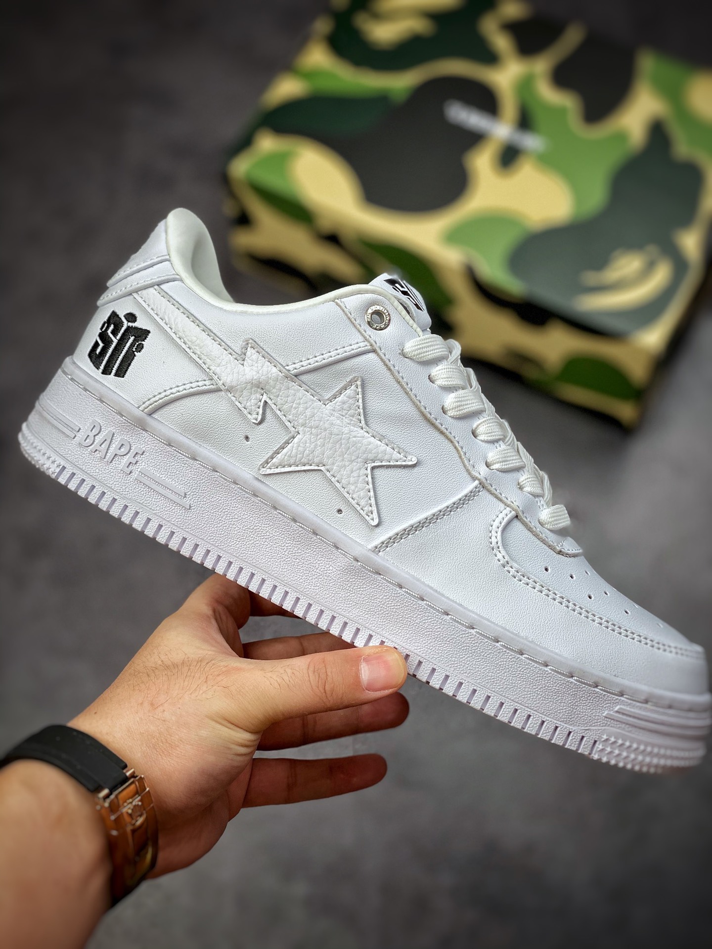 Bape Sta To Low star with the same ape head classic patent leather low-top sports casual sneakers