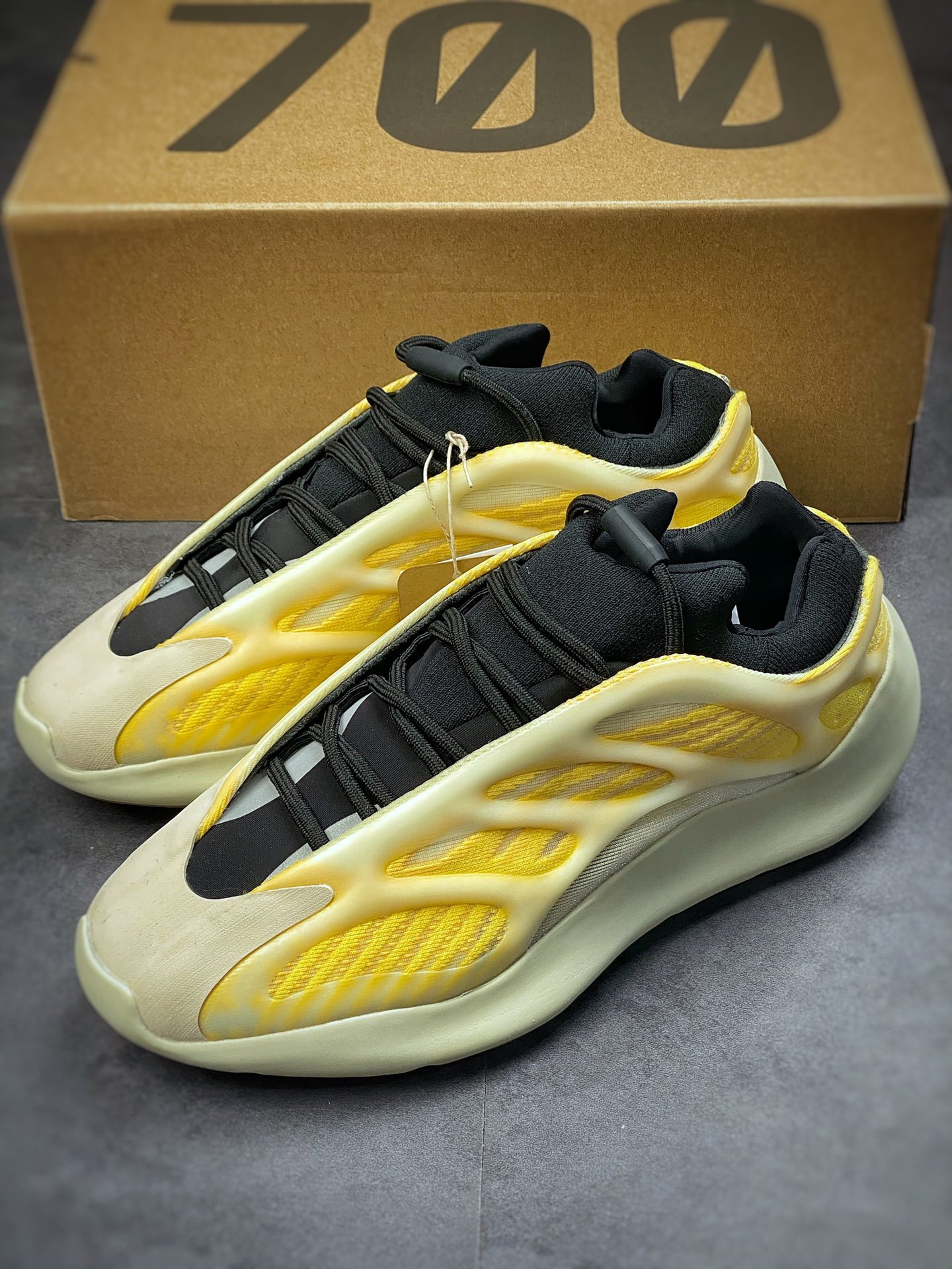 Yeezy 700v3 ”Mono Safflower” white and yellow HP5425