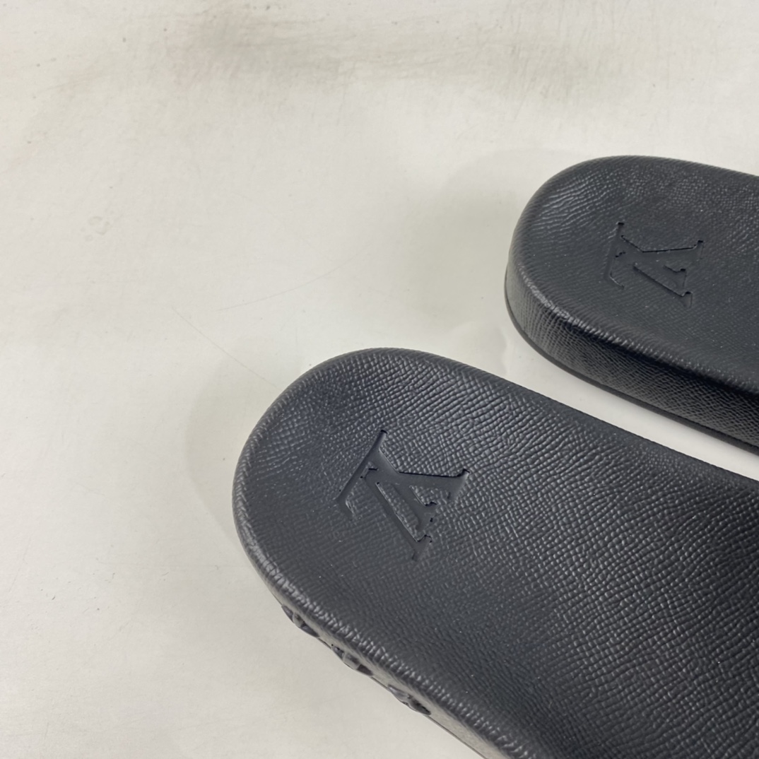 P120  法国顶级高奢品牌，路易威登Louis Vuitton Waterfront Mule Slides印花夏季时尚穿搭室内外沙滩拖鞋“TPU黑光泽老花”